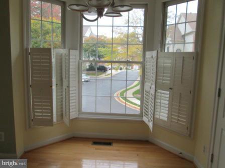 COUNTRY CREEK - Residential Lease