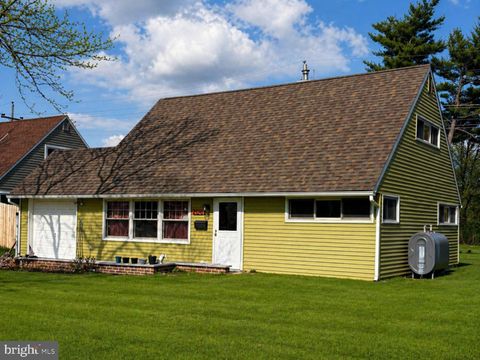 Homes For Sale - 204 Kenwood Dr<br/> LEVITTOWN, PA 19055