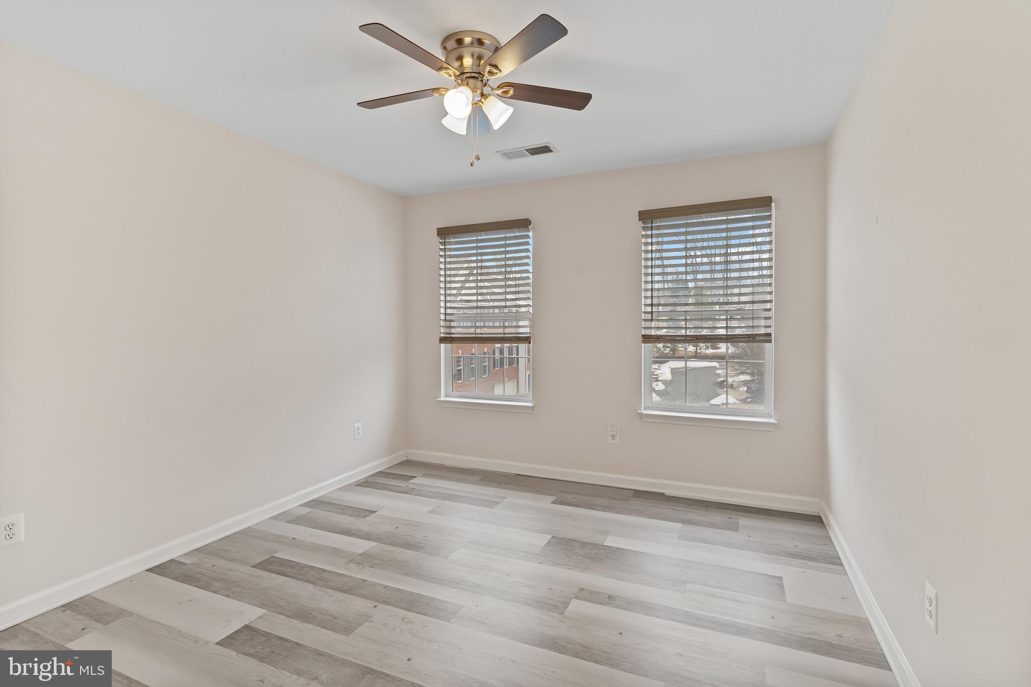 TOWNES AT WOODLAND GLEN - Residential