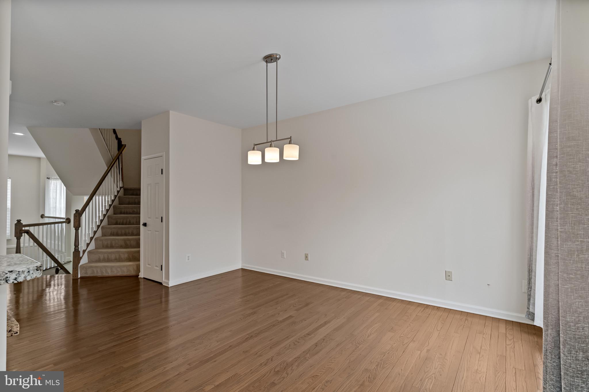 TOWNES AT WOODLAND GLEN - Residential