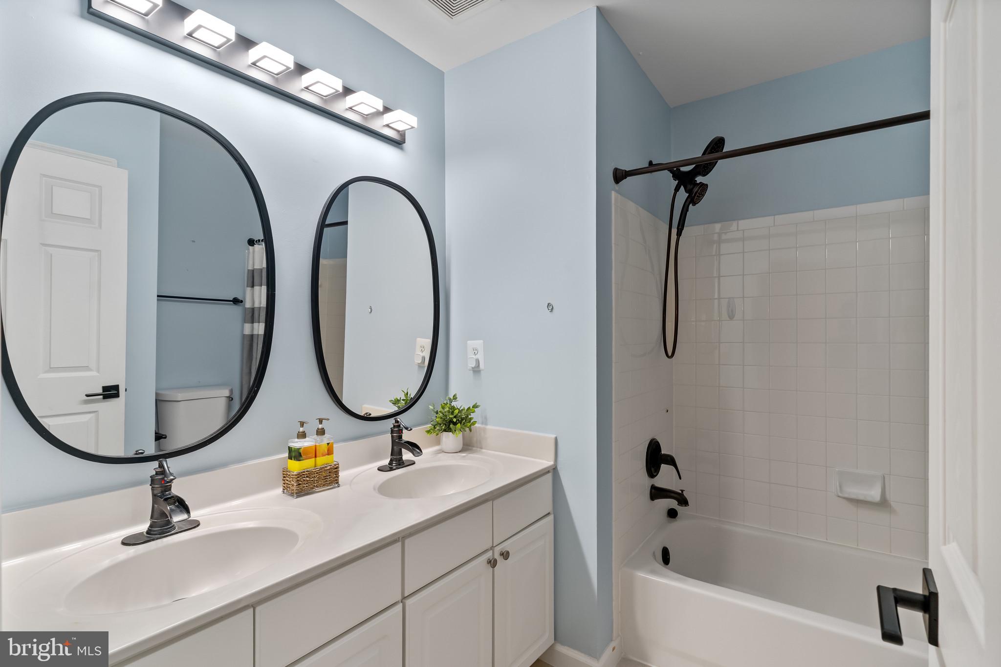 TOWNES AT WOODLAND GLEN - Residential