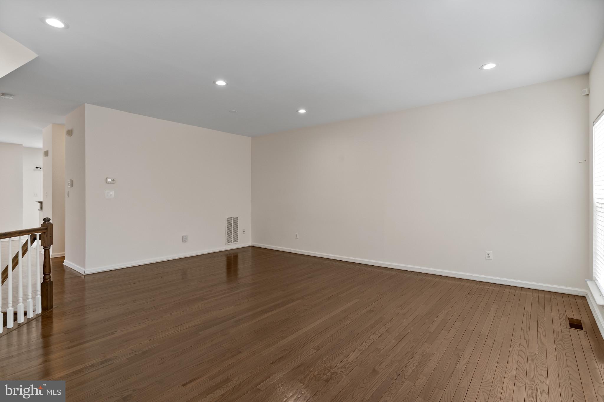 TOWNES AT WOODLAND GLEN - Residential