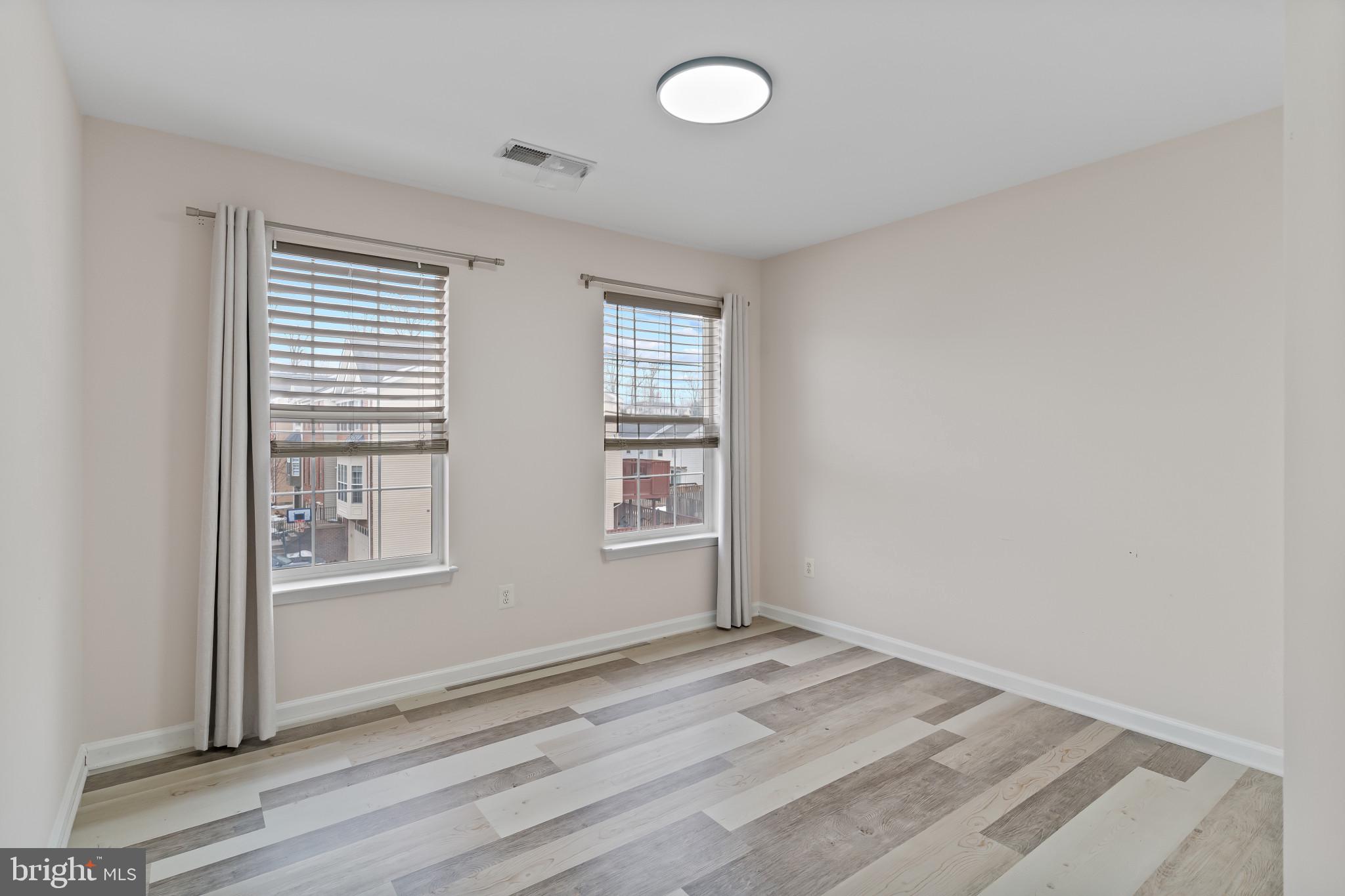 TOWNES AT WOODLAND GLEN - Residential