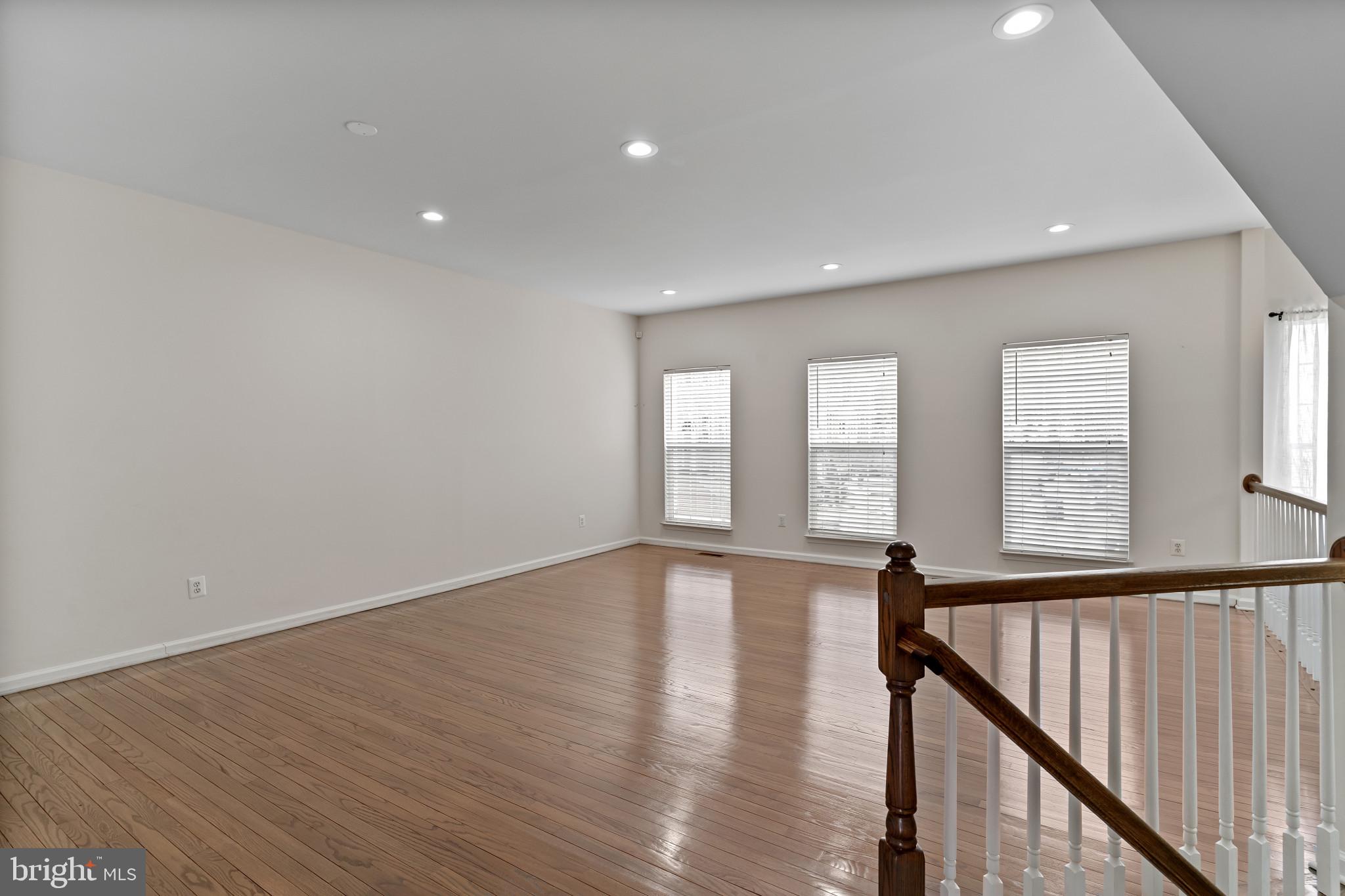 TOWNES AT WOODLAND GLEN - Residential