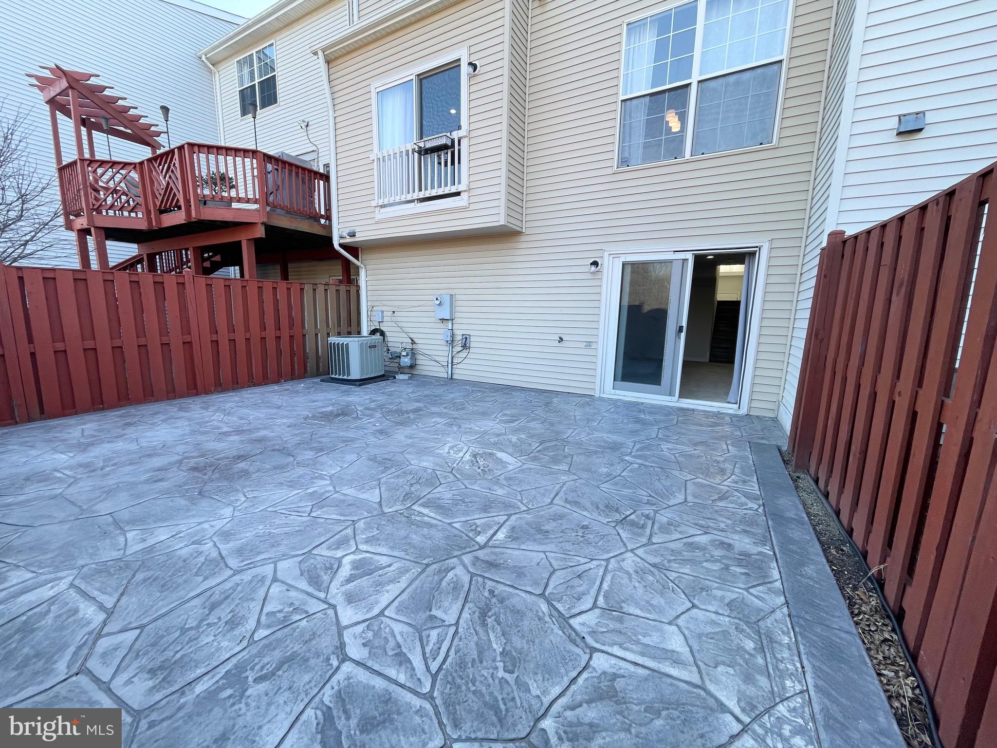 TOWNES AT WOODLAND GLEN - Residential