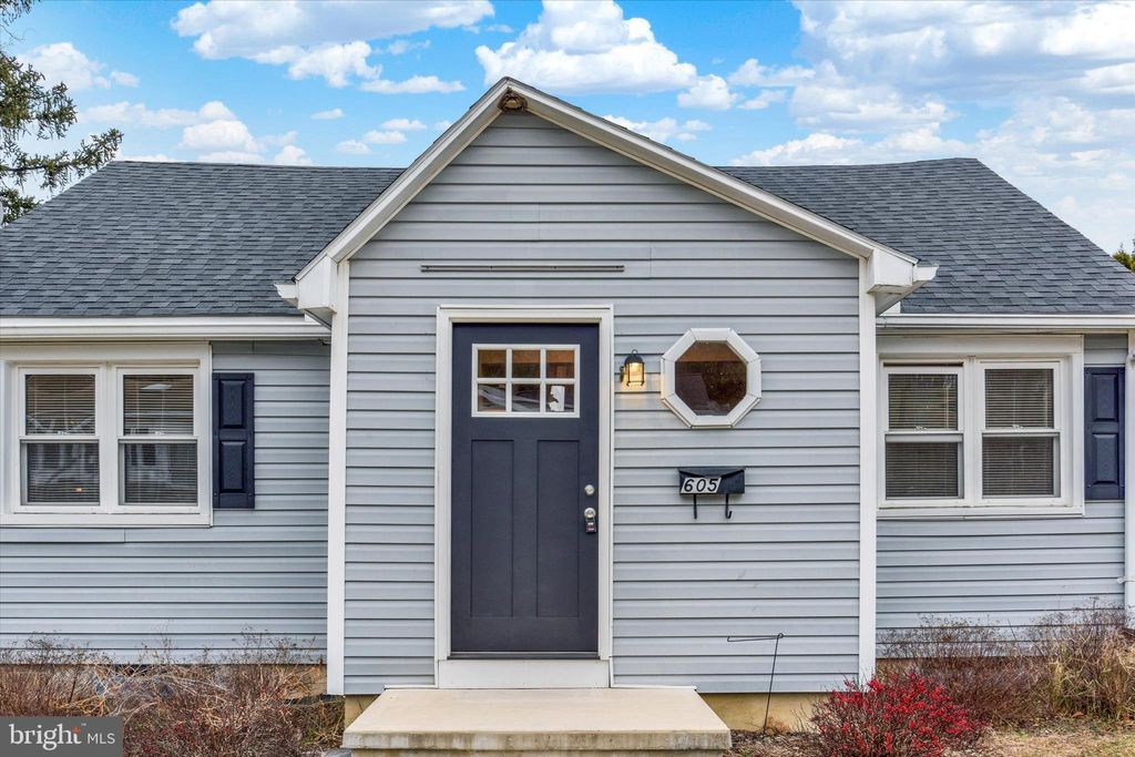 Photo of 605 Linden Avenue, MARYSVILLE, PA 17053 (MLS # PAPY2008796)