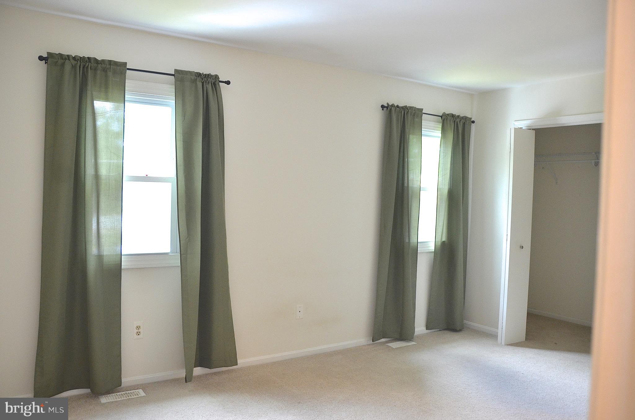 EDGEWATER - Residential Lease