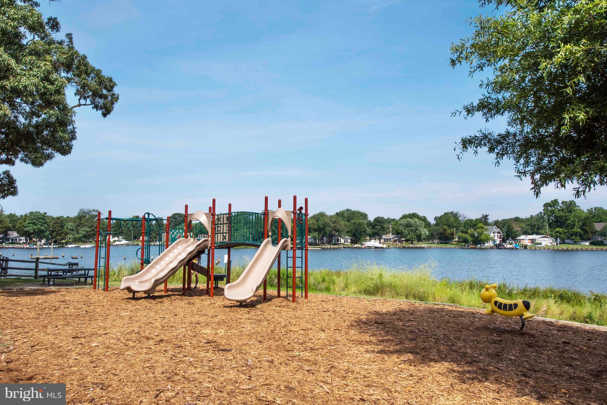 EDGEWATER - Residential Lease