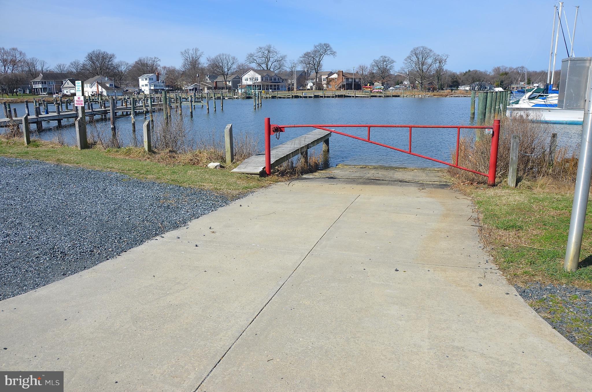 EDGEWATER - Residential Lease