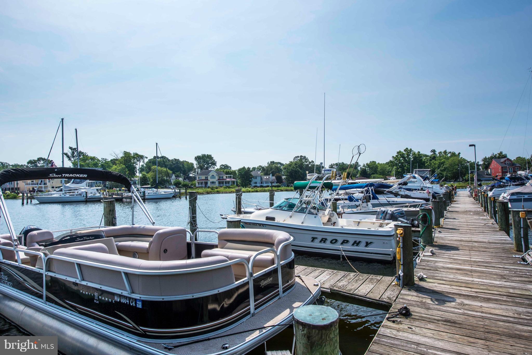 EDGEWATER - Residential Lease