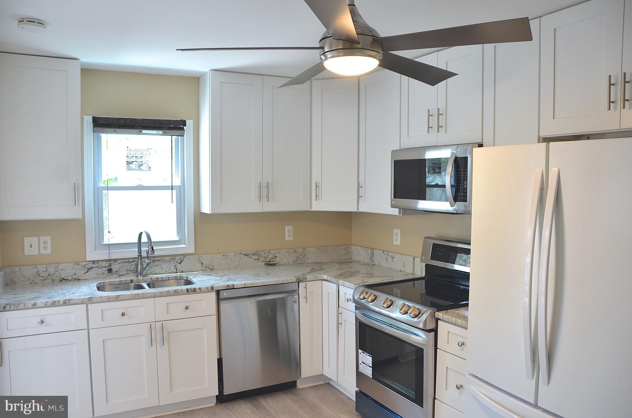 EDGEWATER - Residential Lease