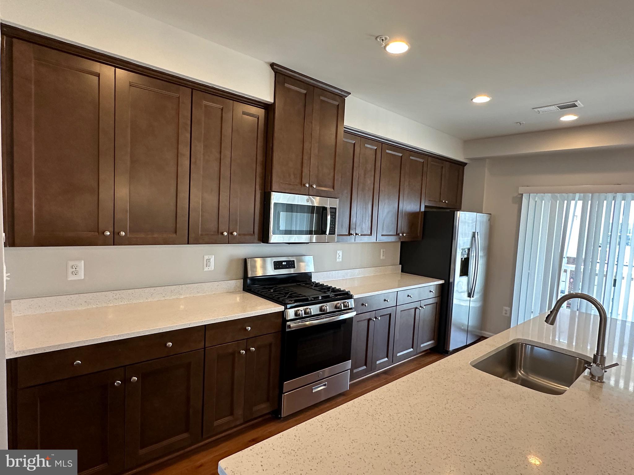 HASTINGS MARKETPLACE - Residential Lease