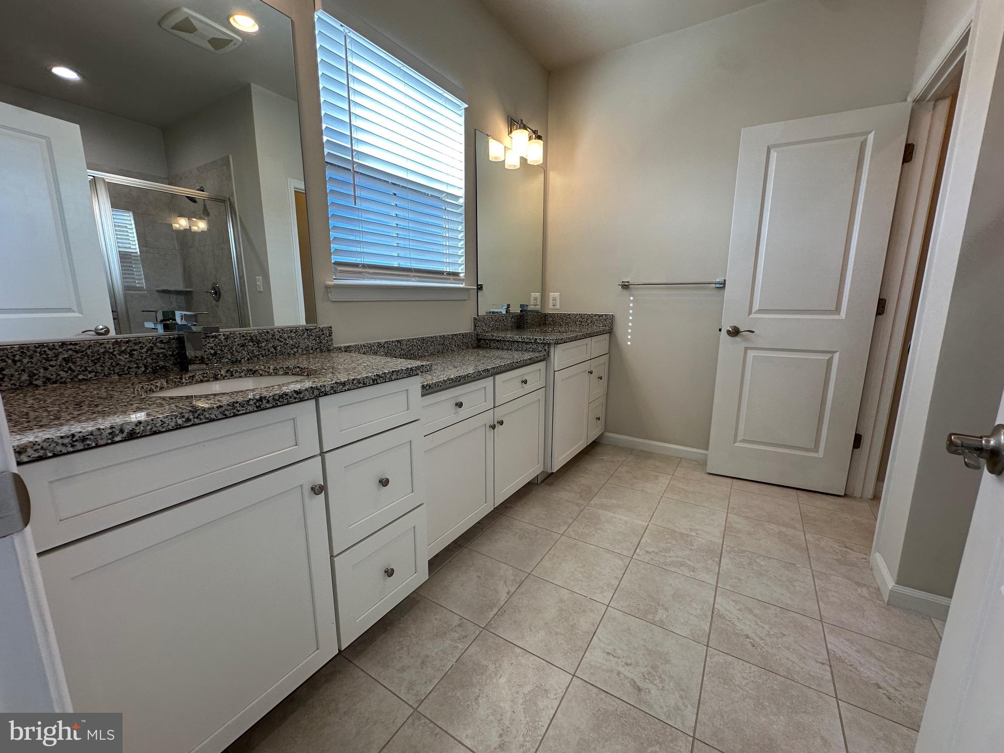 HASTINGS MARKETPLACE - Residential Lease