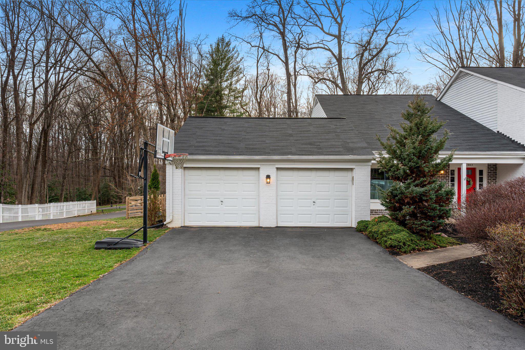 FOX MILL WOODS - Residential