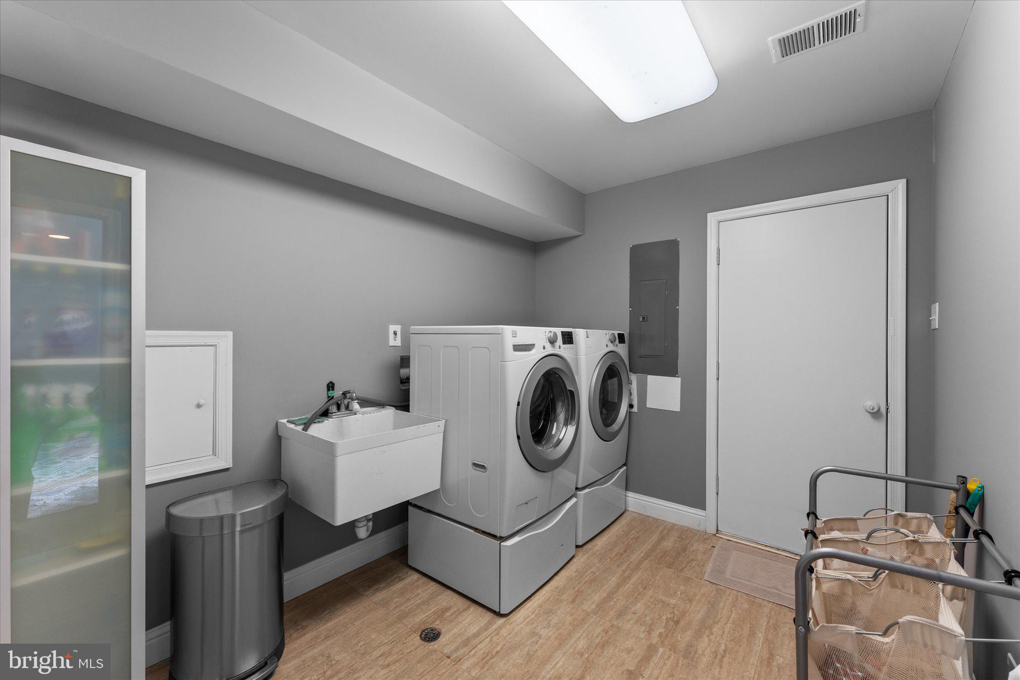 FOX MILL WOODS - Residential