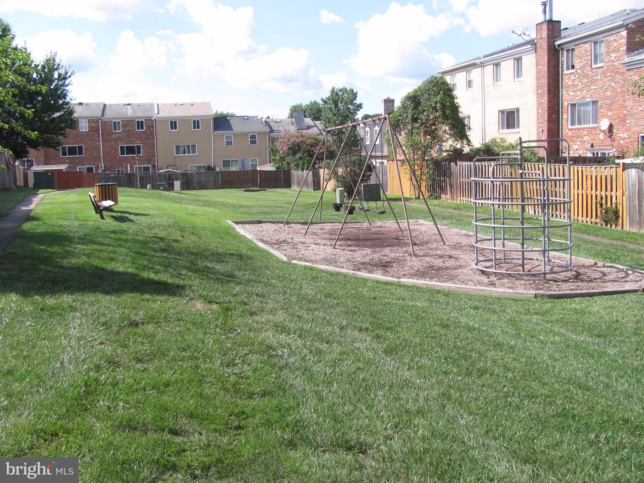 SOUTHGATE WOODS TOWNHOUSES - Residential