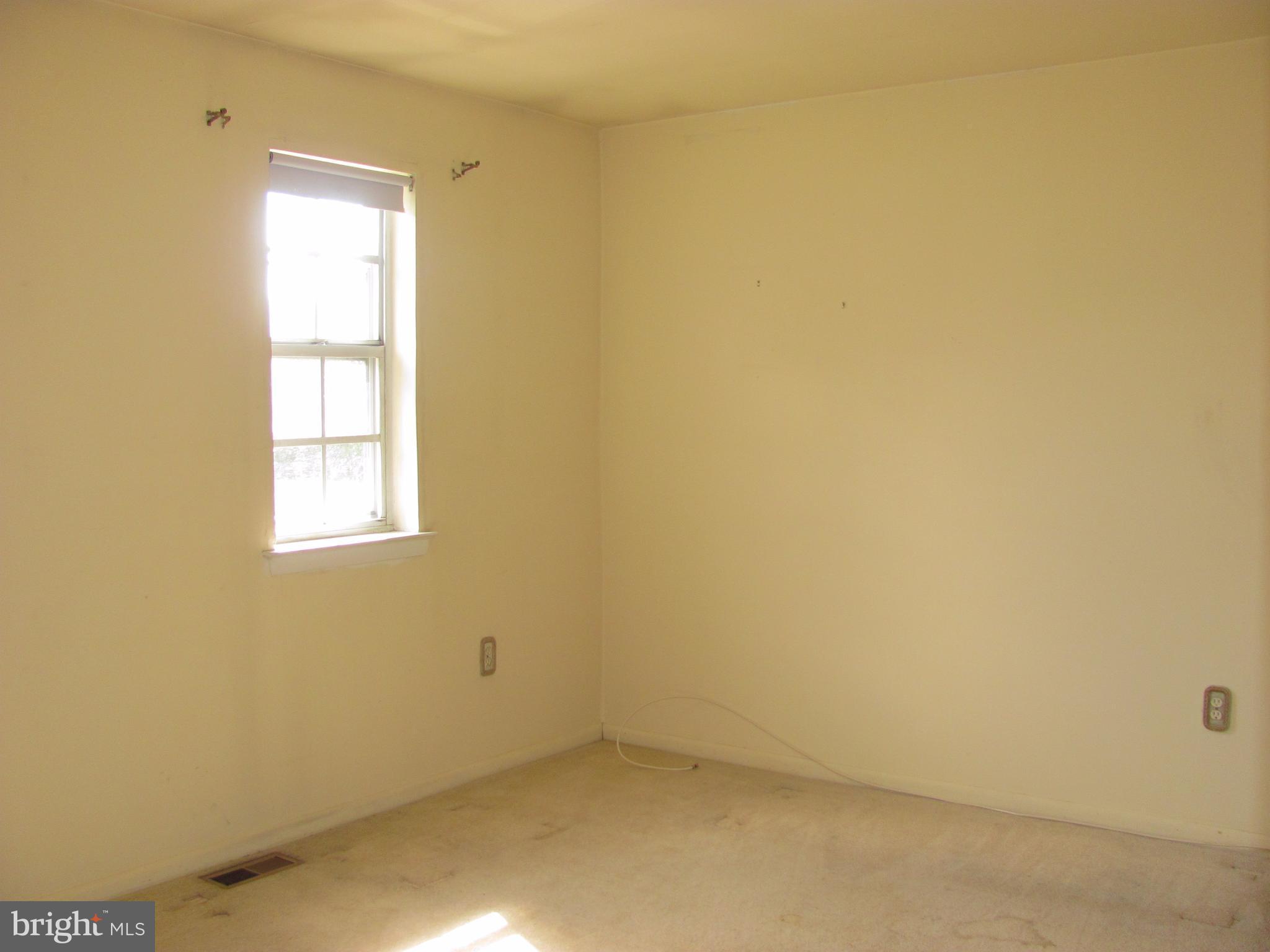 SOUTHGATE WOODS TOWNHOUSES - Residential