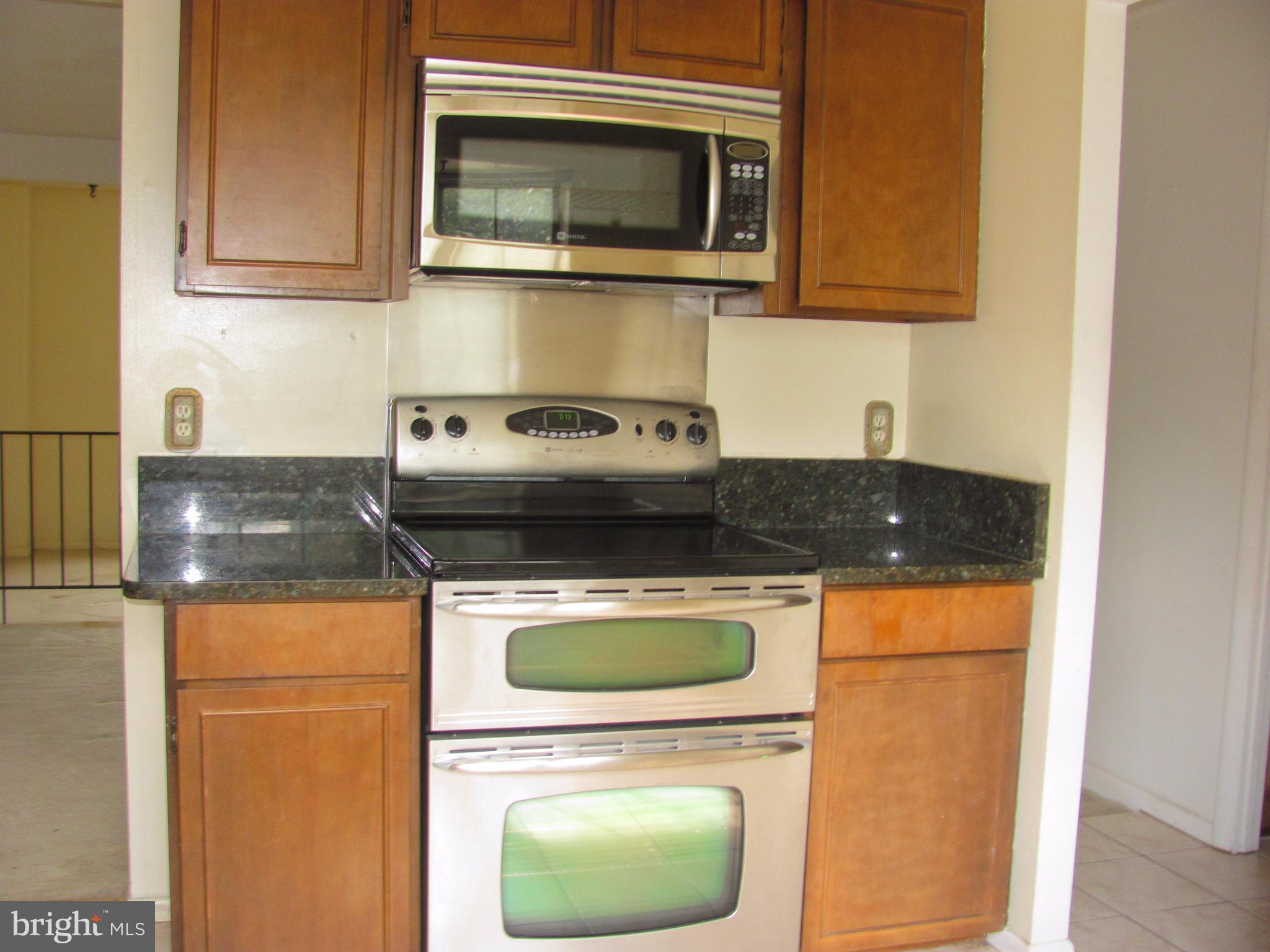 SOUTHGATE WOODS TOWNHOUSES - Residential