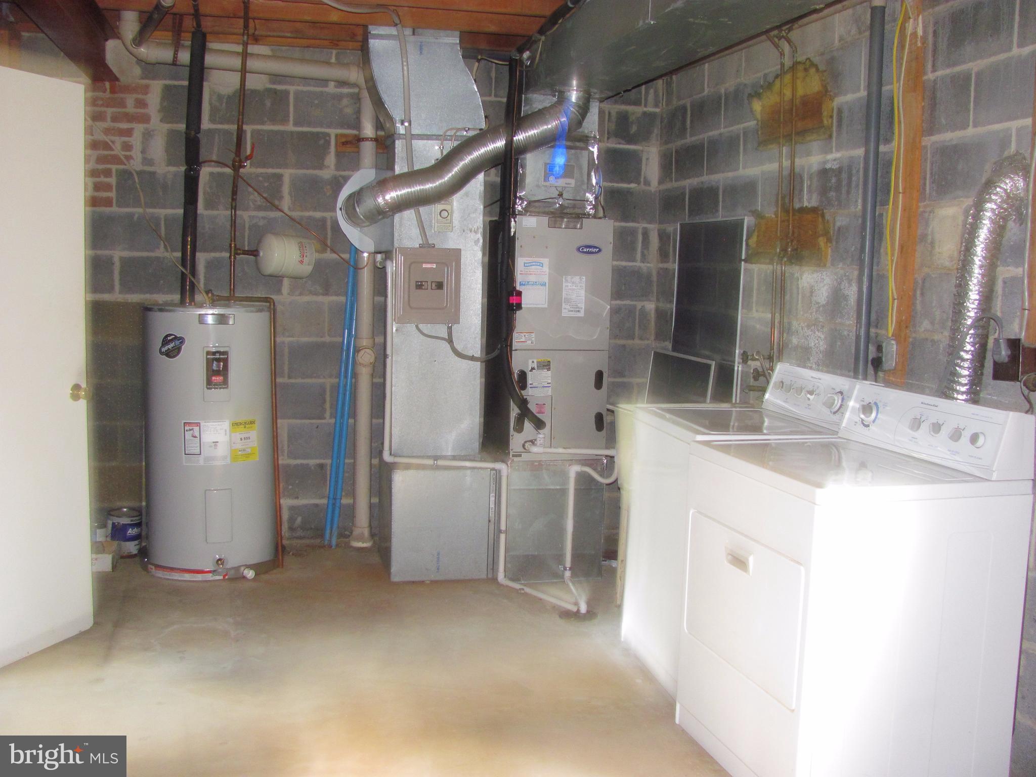 SOUTHGATE WOODS TOWNHOUSES - Residential