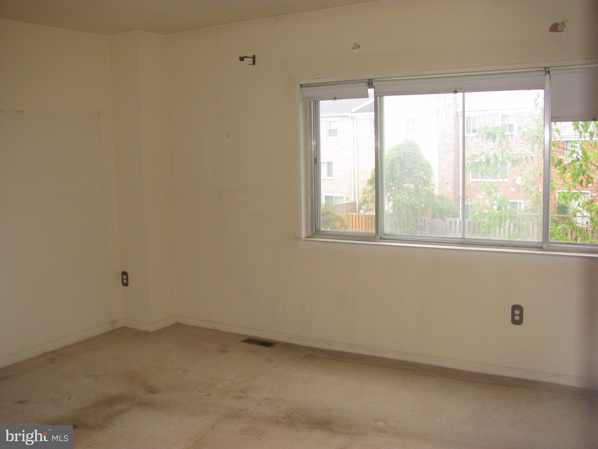 SOUTHGATE WOODS TOWNHOUSES - Residential