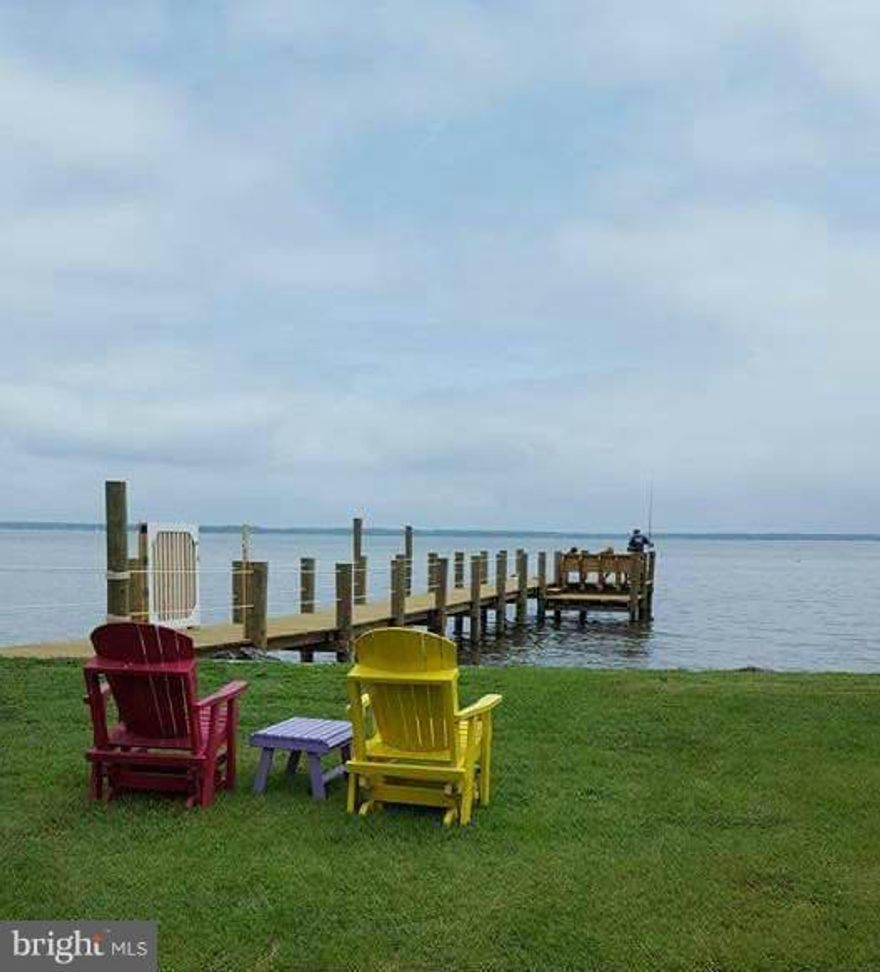 Great 2nd FL, 2 BR, 2 BA condo overlooks pool & Potomac fr/large balcony. New HVAC, water heater, dishwasher, disposal & main bath. Updated carpet & master bath & mural by local artist. Well-kept bldg in heart of town has pool, pier, assgnd covrd prkng & storage.  Secure entrance. Golf cart town with festivals, boating attractions, restaurants & more. Sellers will pay up to $3k in closing costs.