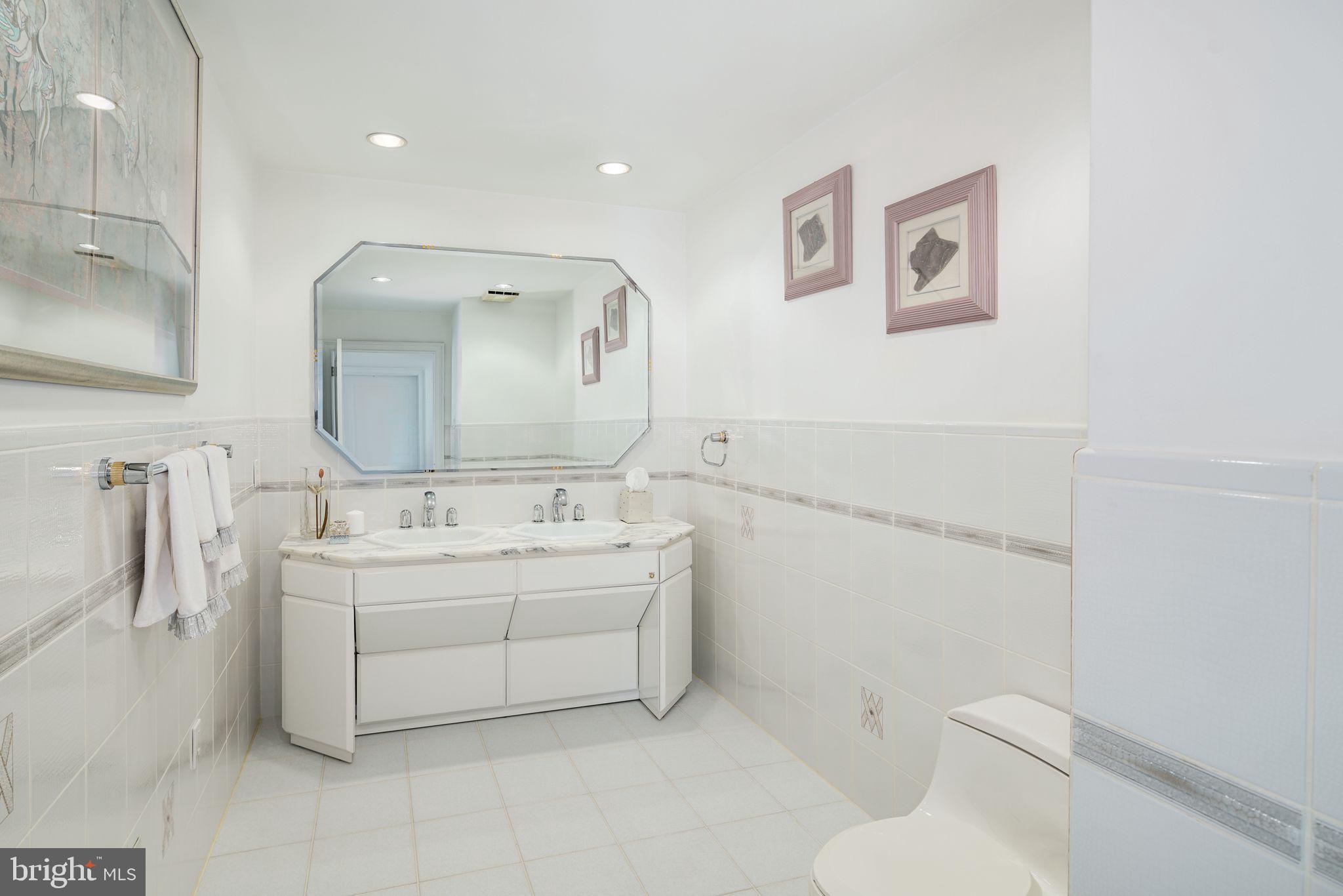 HUNTINGDON VALLEY - Residential