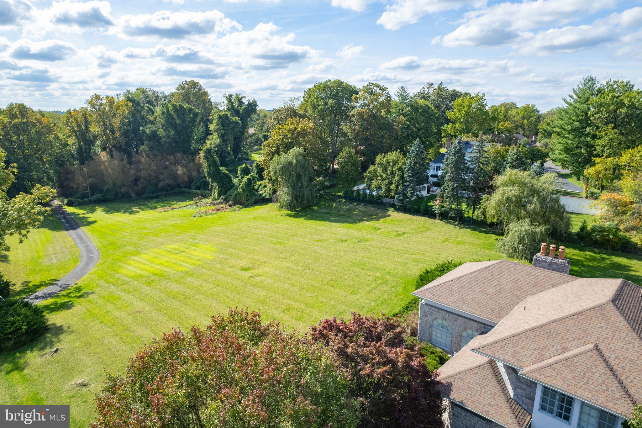 HUNTINGDON VALLEY - Residential