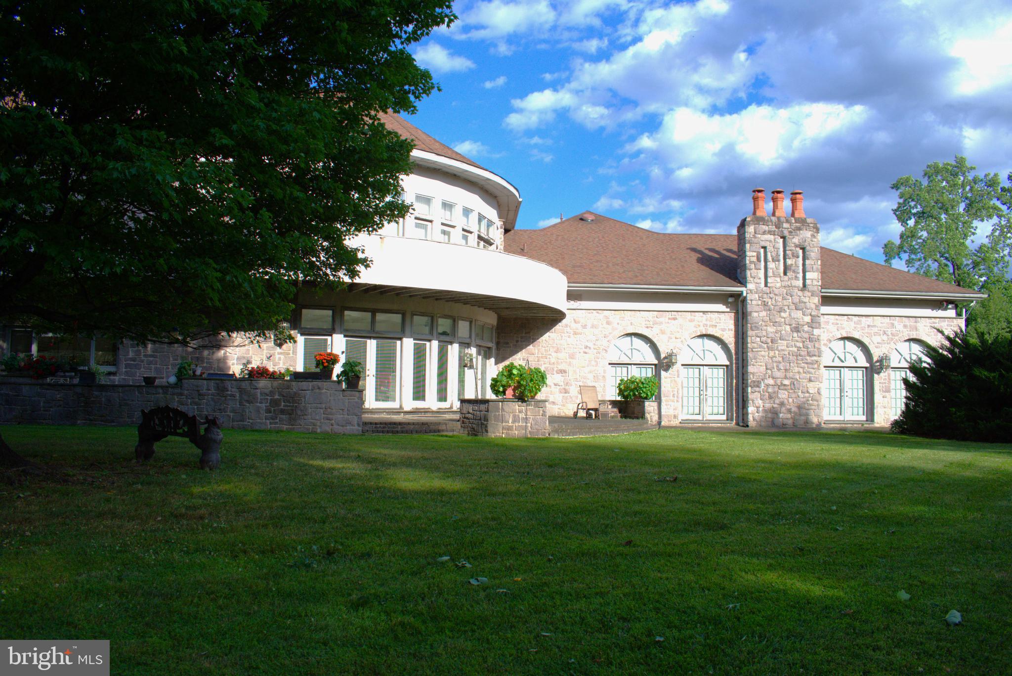 HUNTINGDON VALLEY - Residential