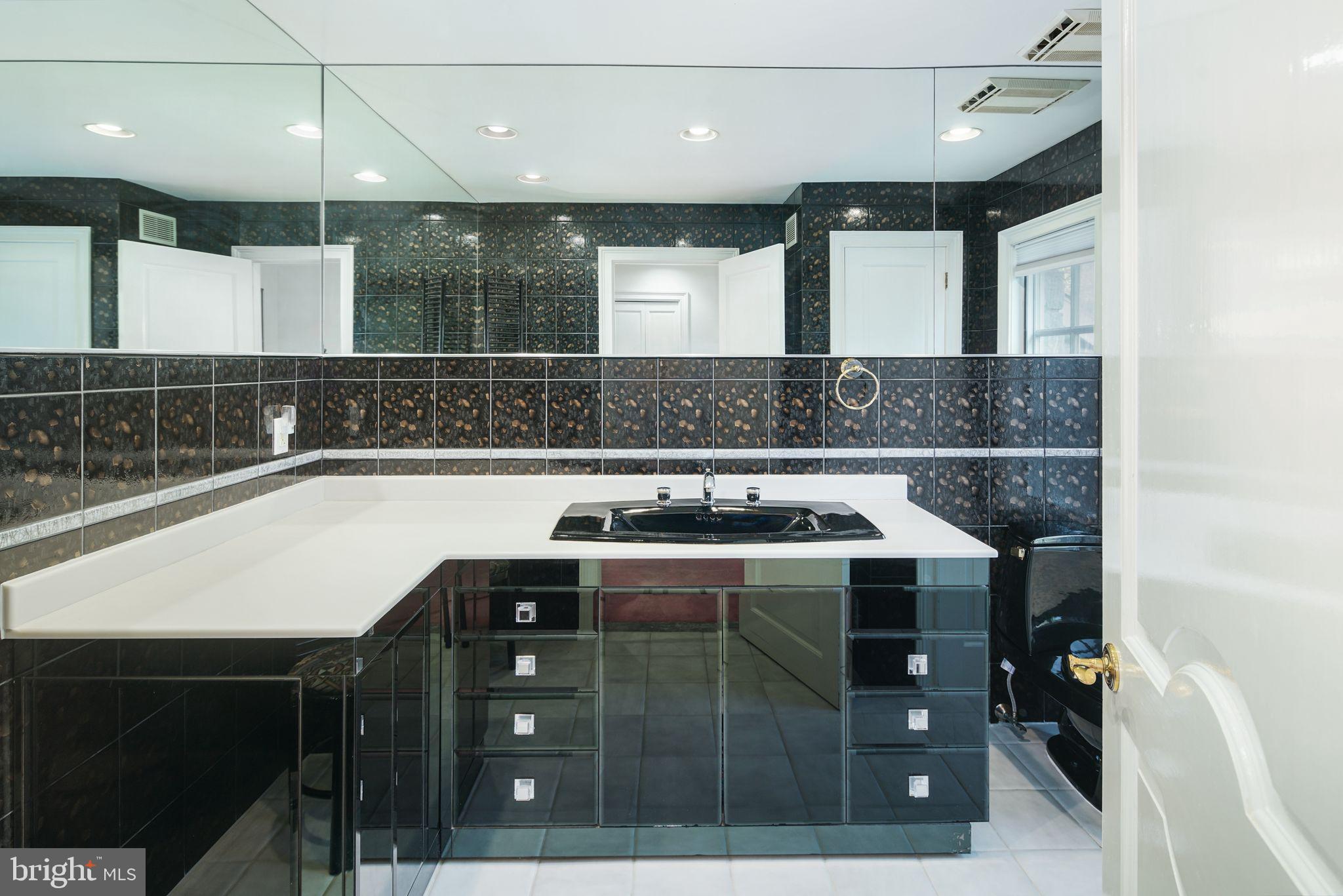 HUNTINGDON VALLEY - Residential