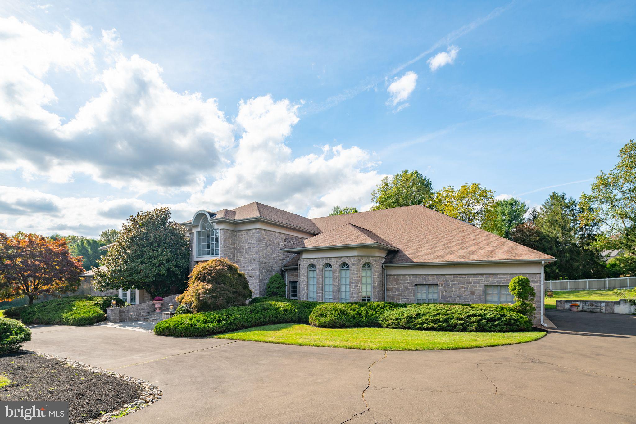 HUNTINGDON VALLEY - Residential