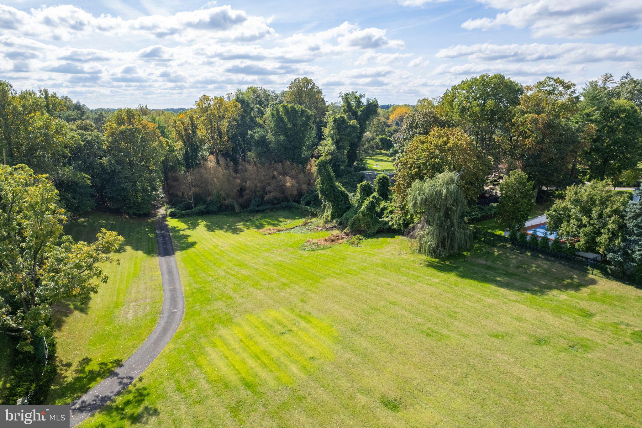 HUNTINGDON VALLEY - Residential