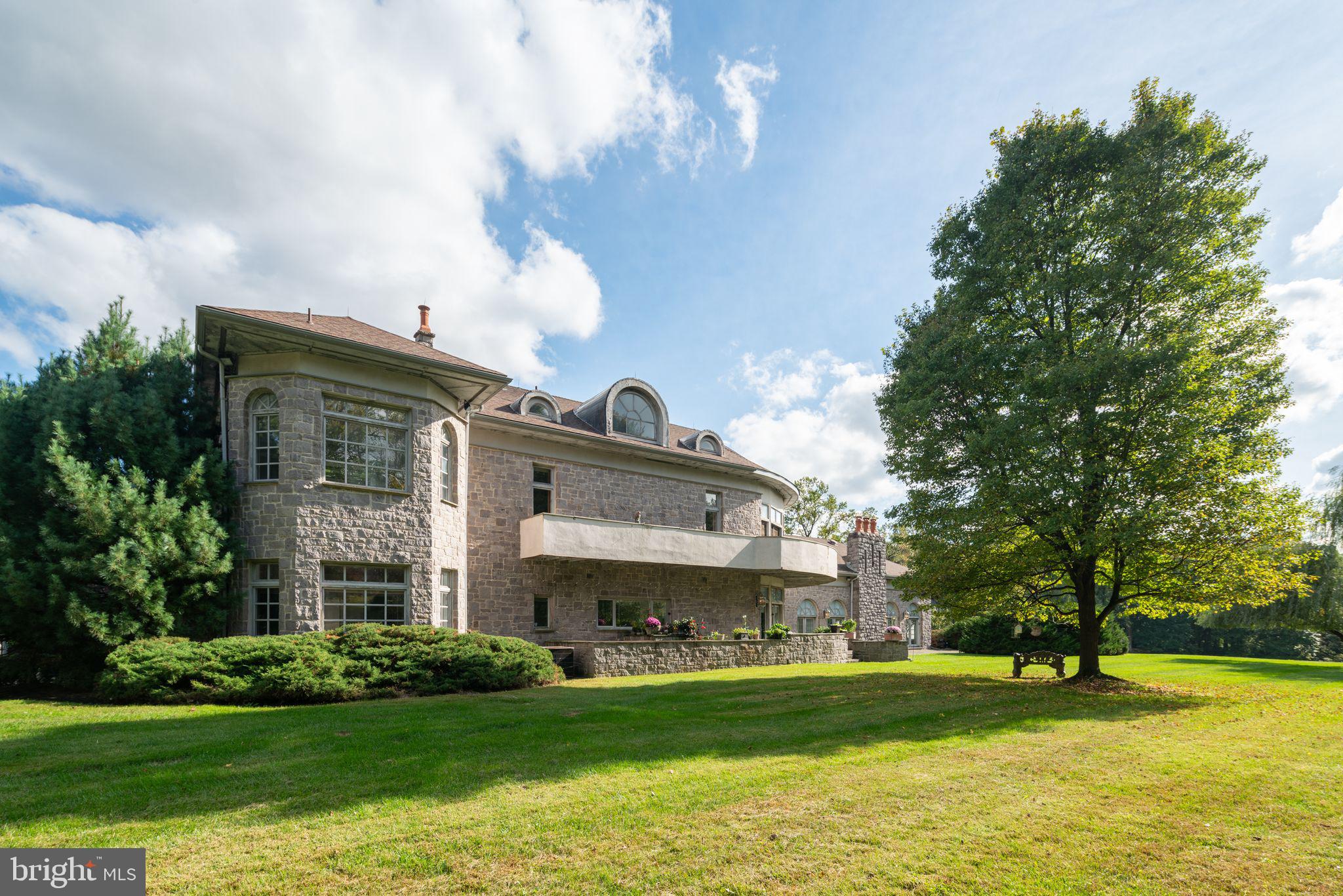 HUNTINGDON VALLEY - Residential