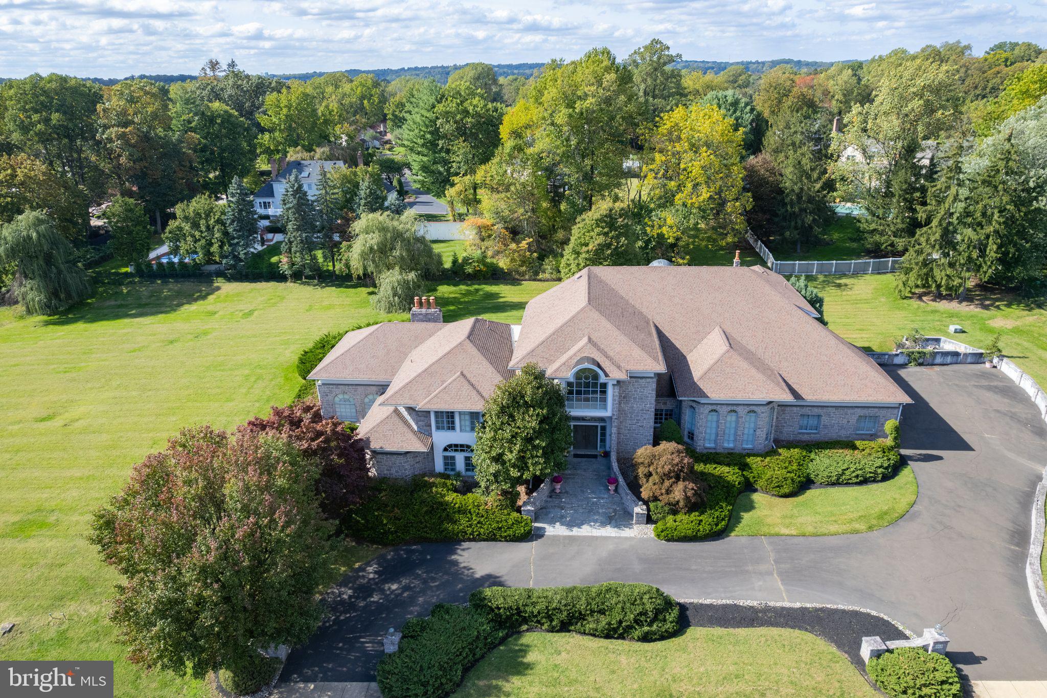HUNTINGDON VALLEY - Residential