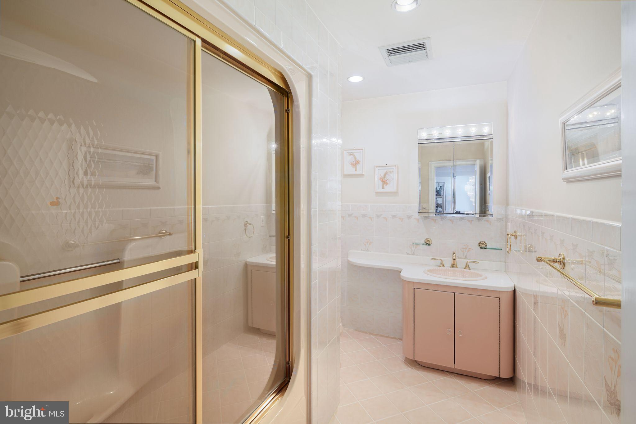 HUNTINGDON VALLEY - Residential