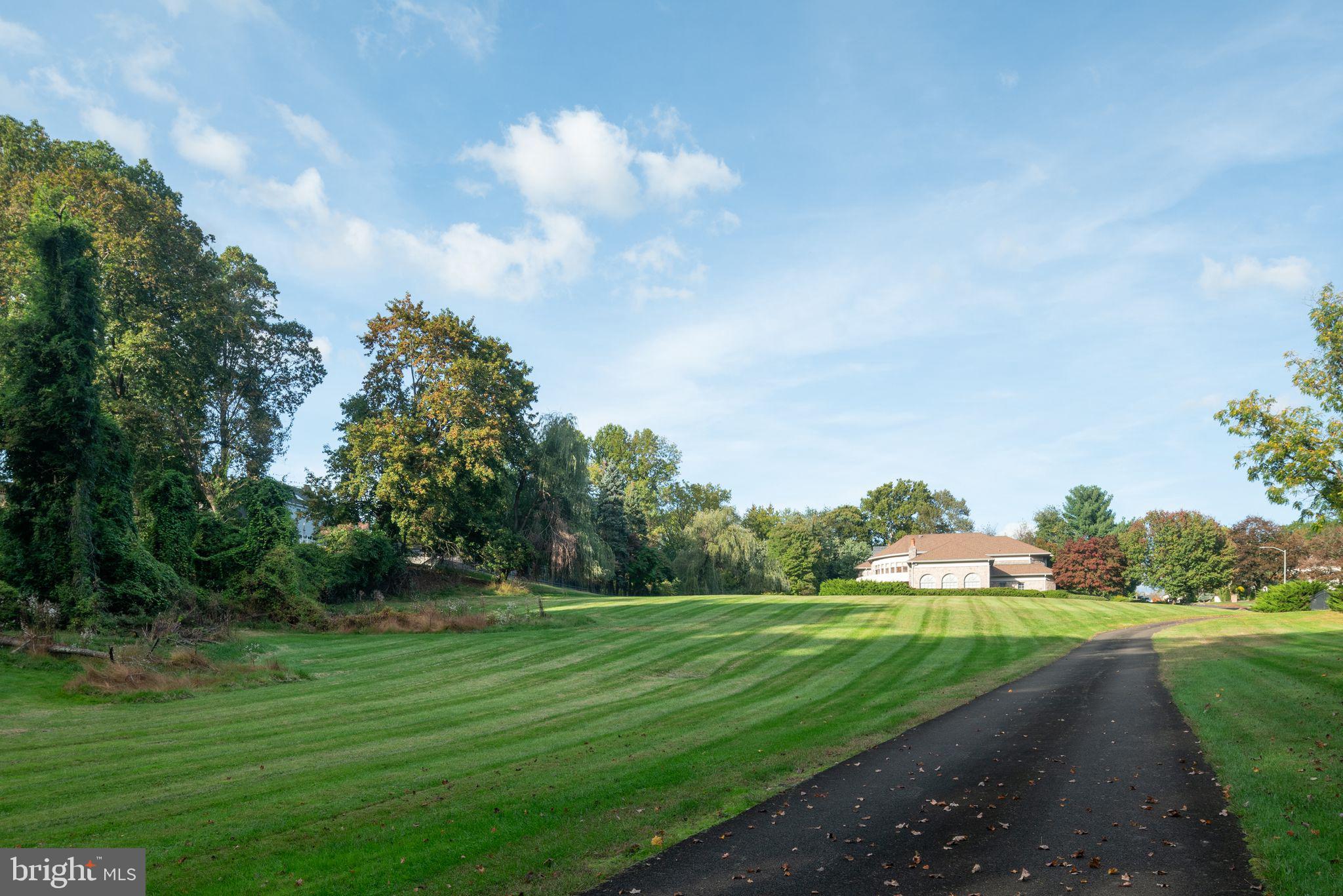 HUNTINGDON VALLEY - Residential