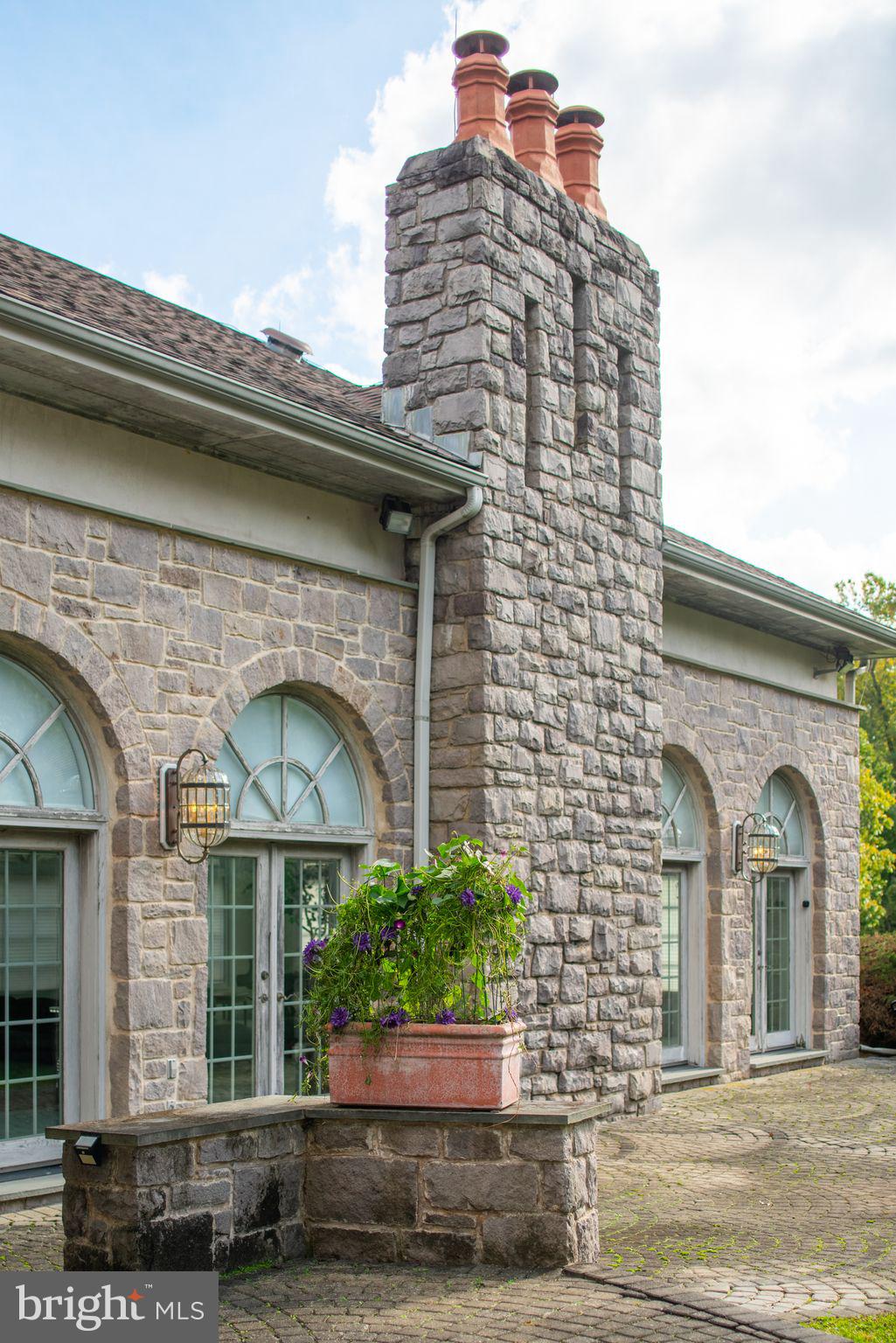 HUNTINGDON VALLEY - Residential