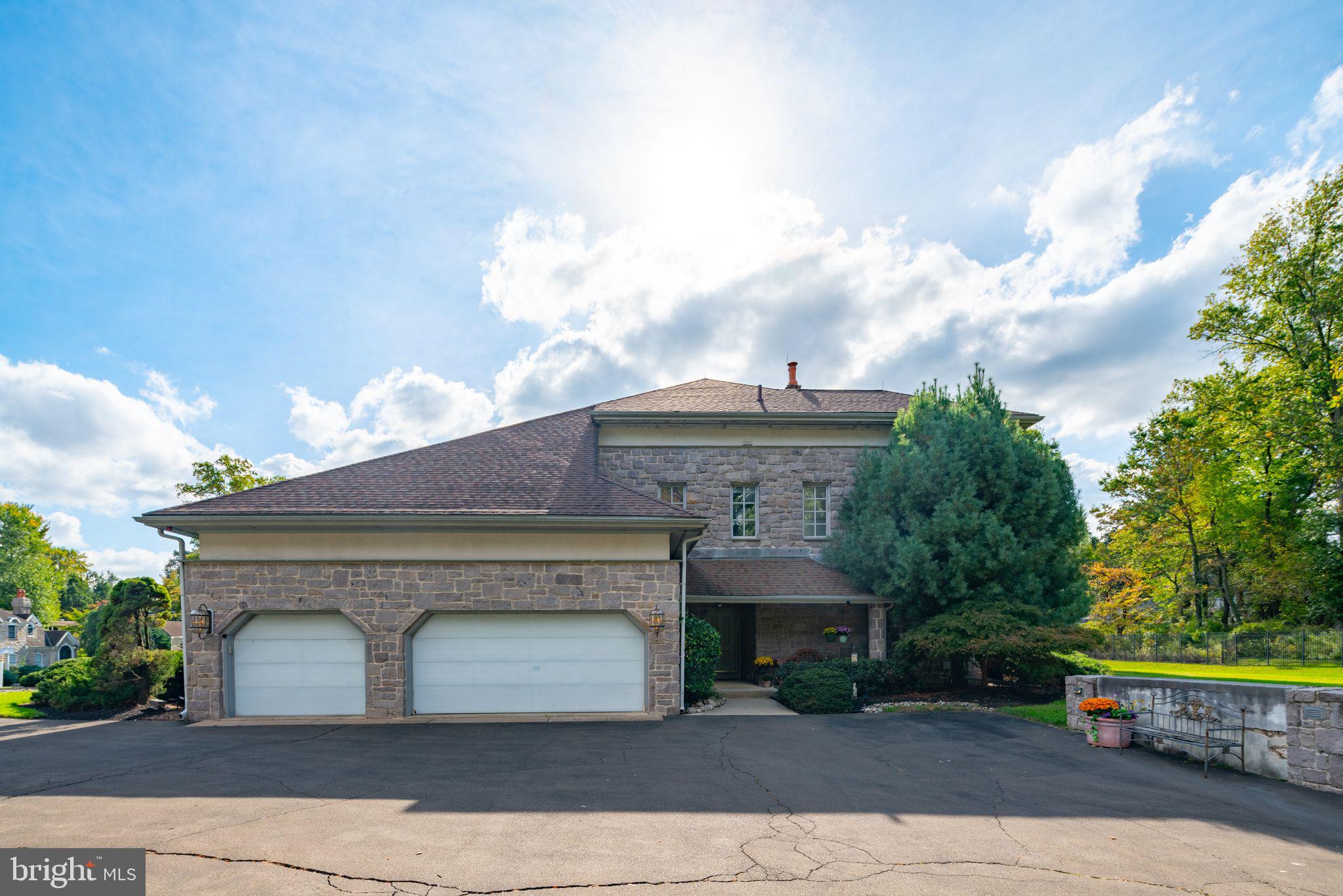 HUNTINGDON VALLEY - Residential