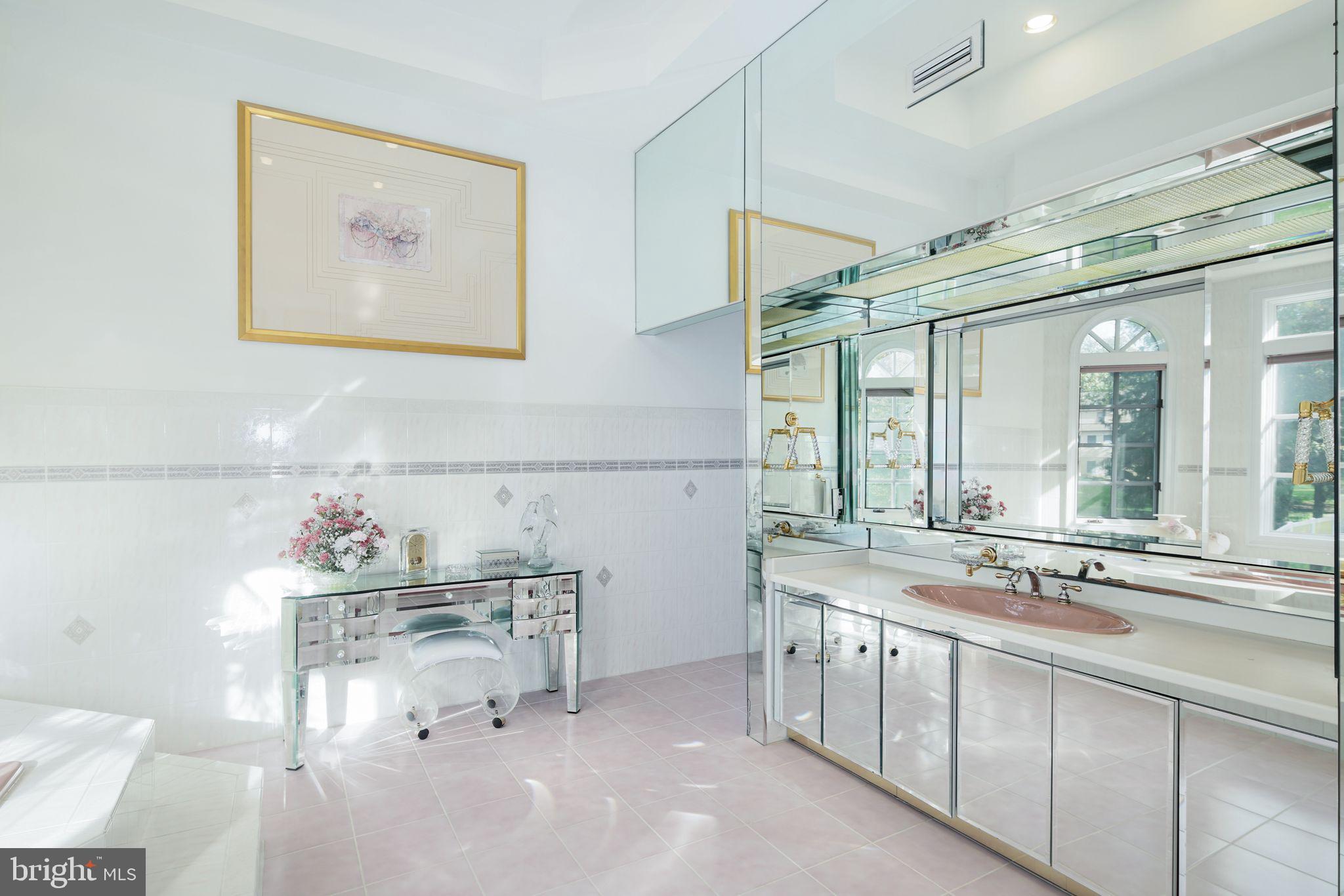 HUNTINGDON VALLEY - Residential