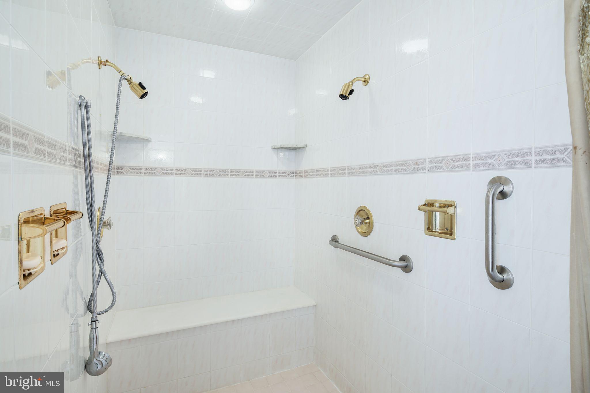 HUNTINGDON VALLEY - Residential