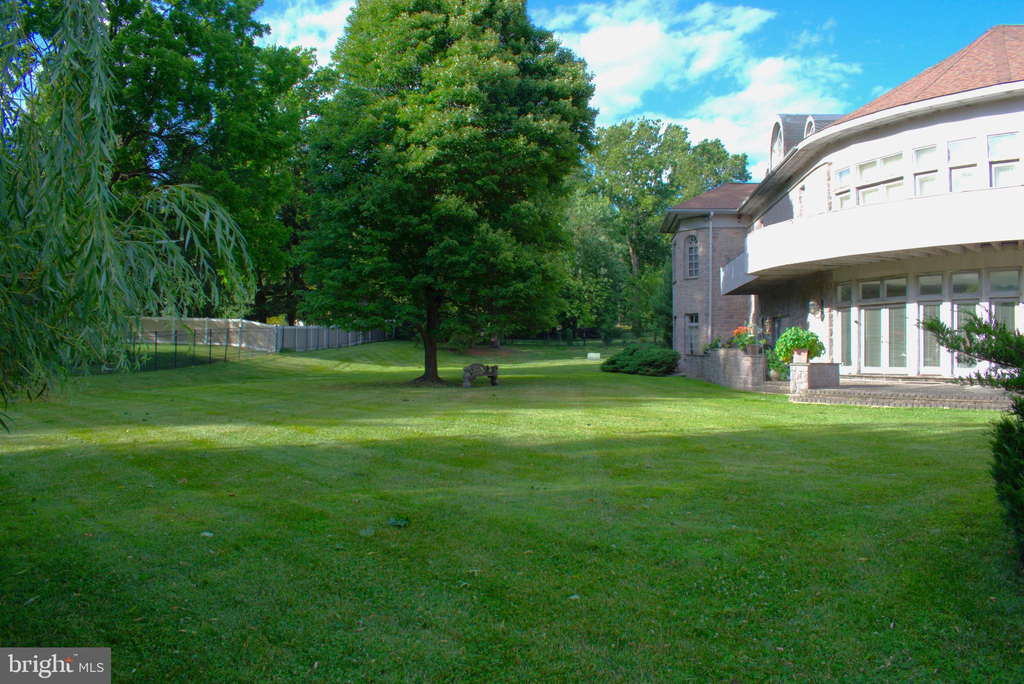 HUNTINGDON VALLEY - Residential