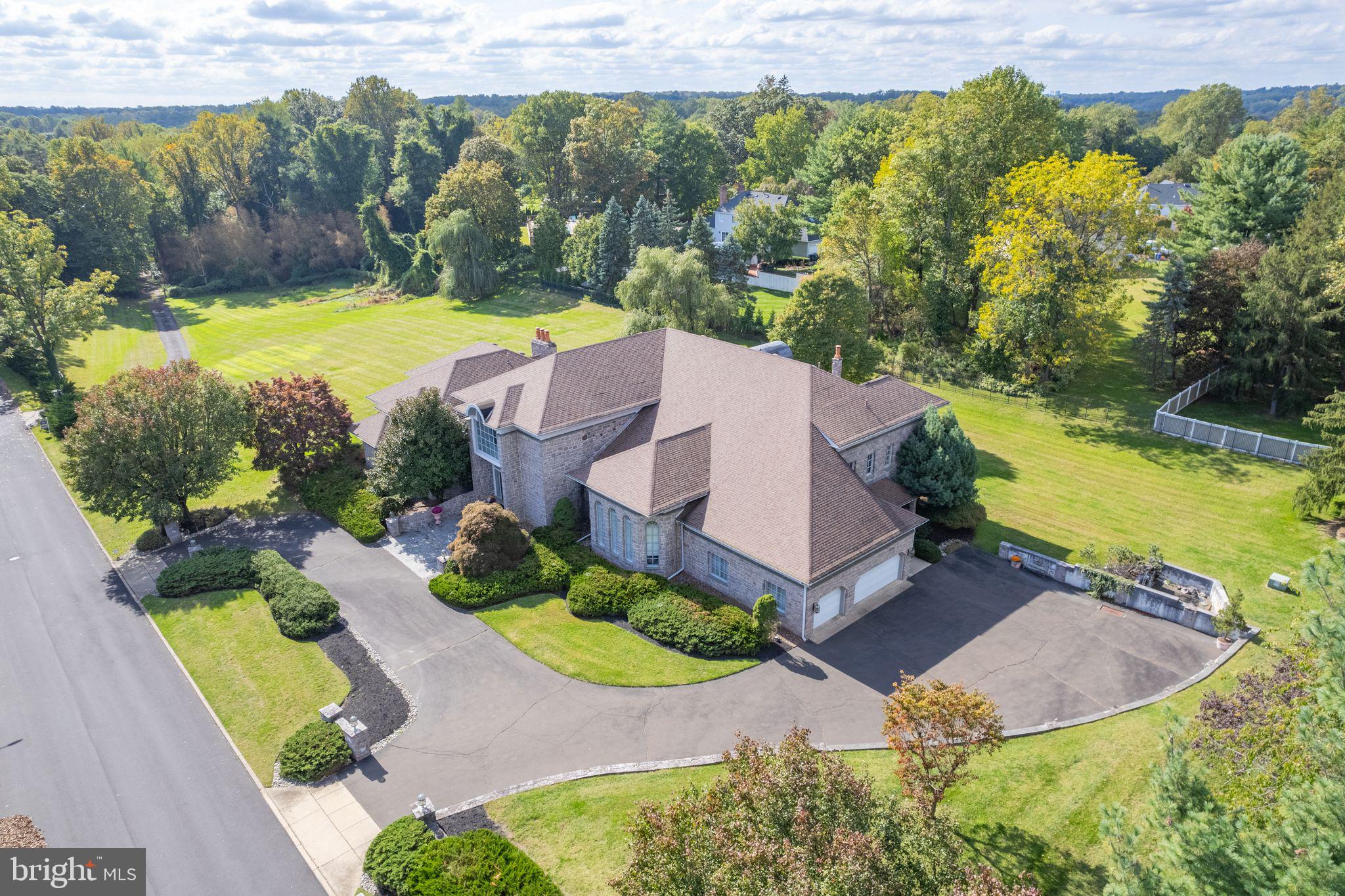 HUNTINGDON VALLEY - Residential