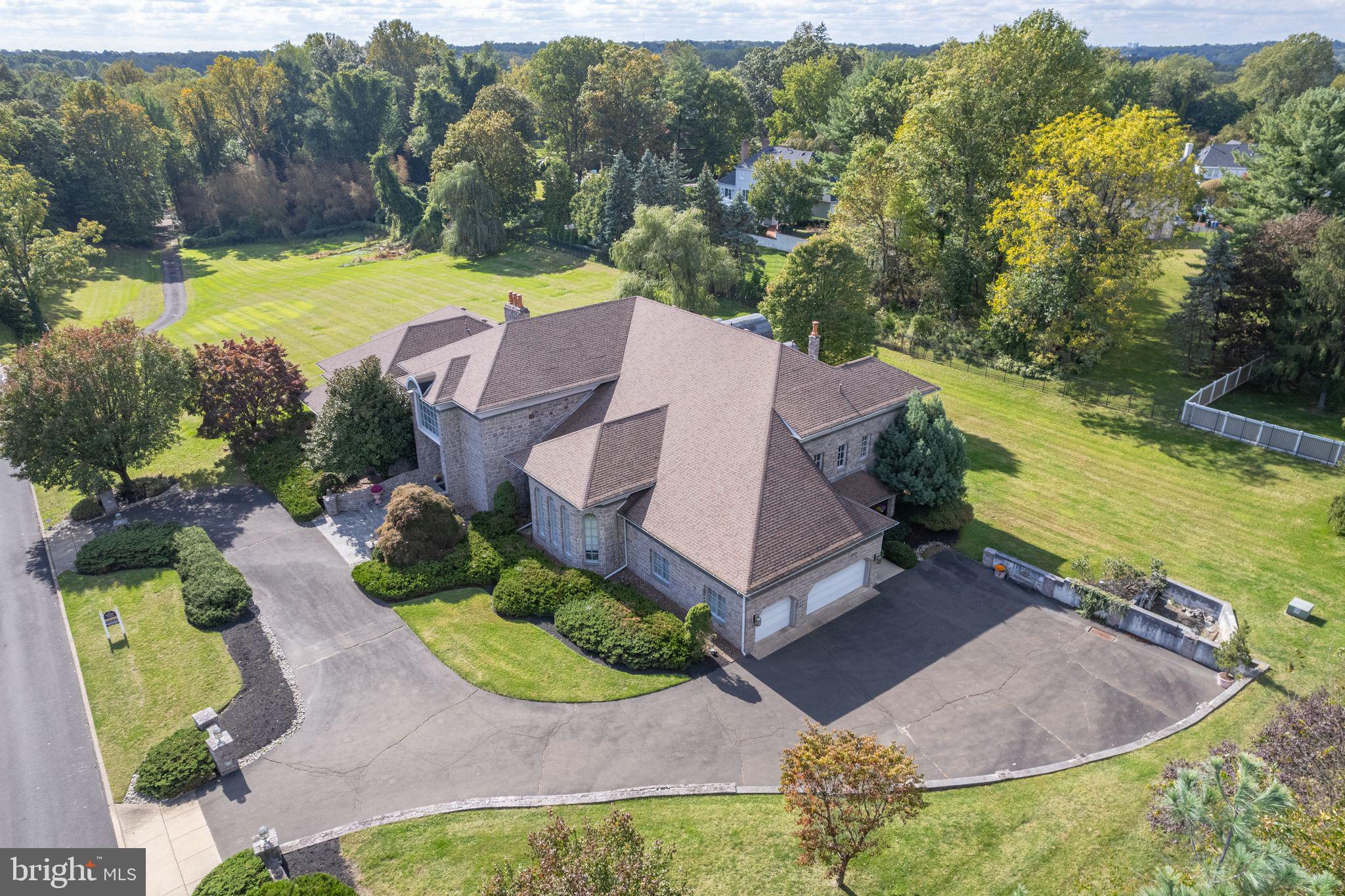 HUNTINGDON VALLEY - Residential