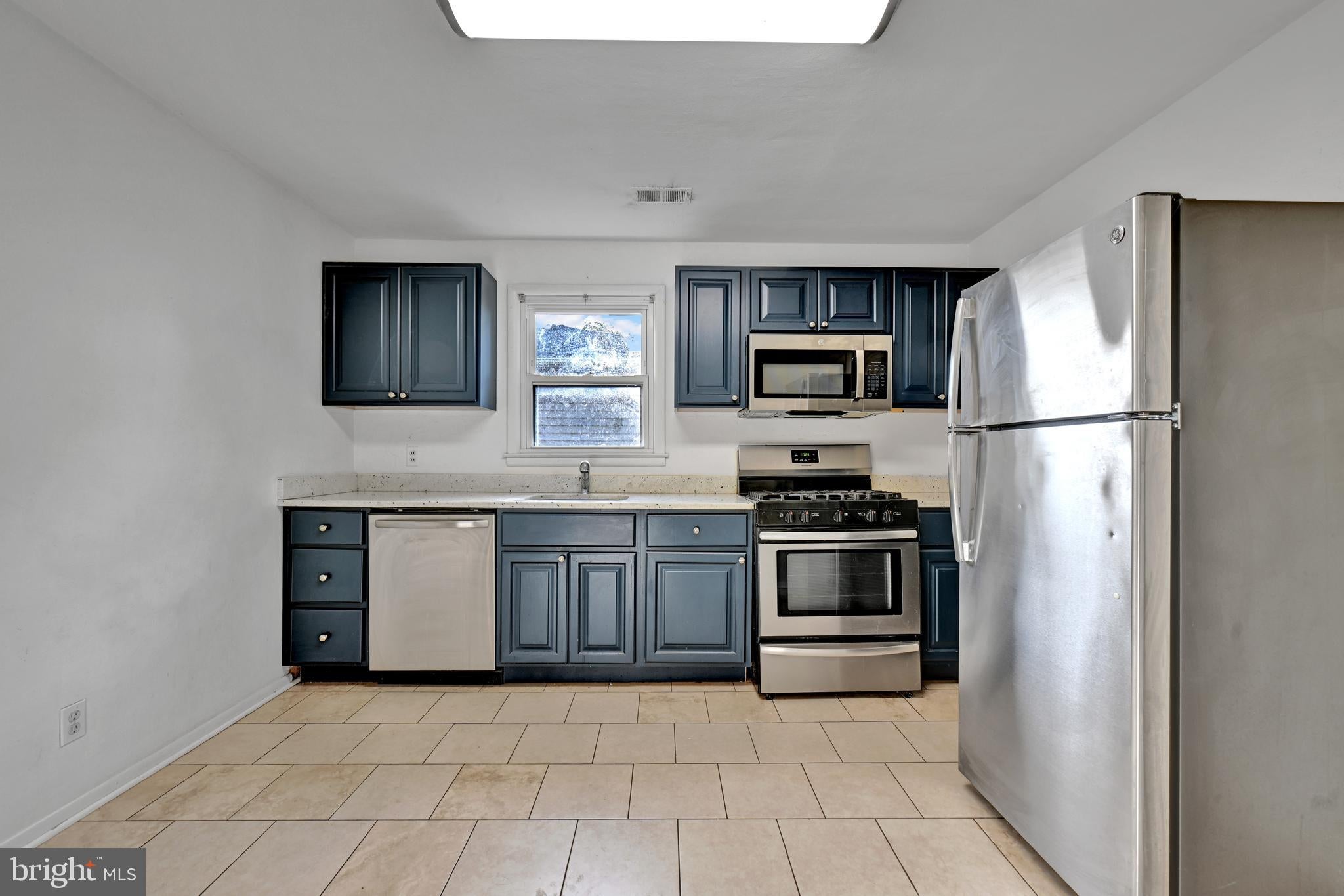 811 SEAGROVE ROAD E 811