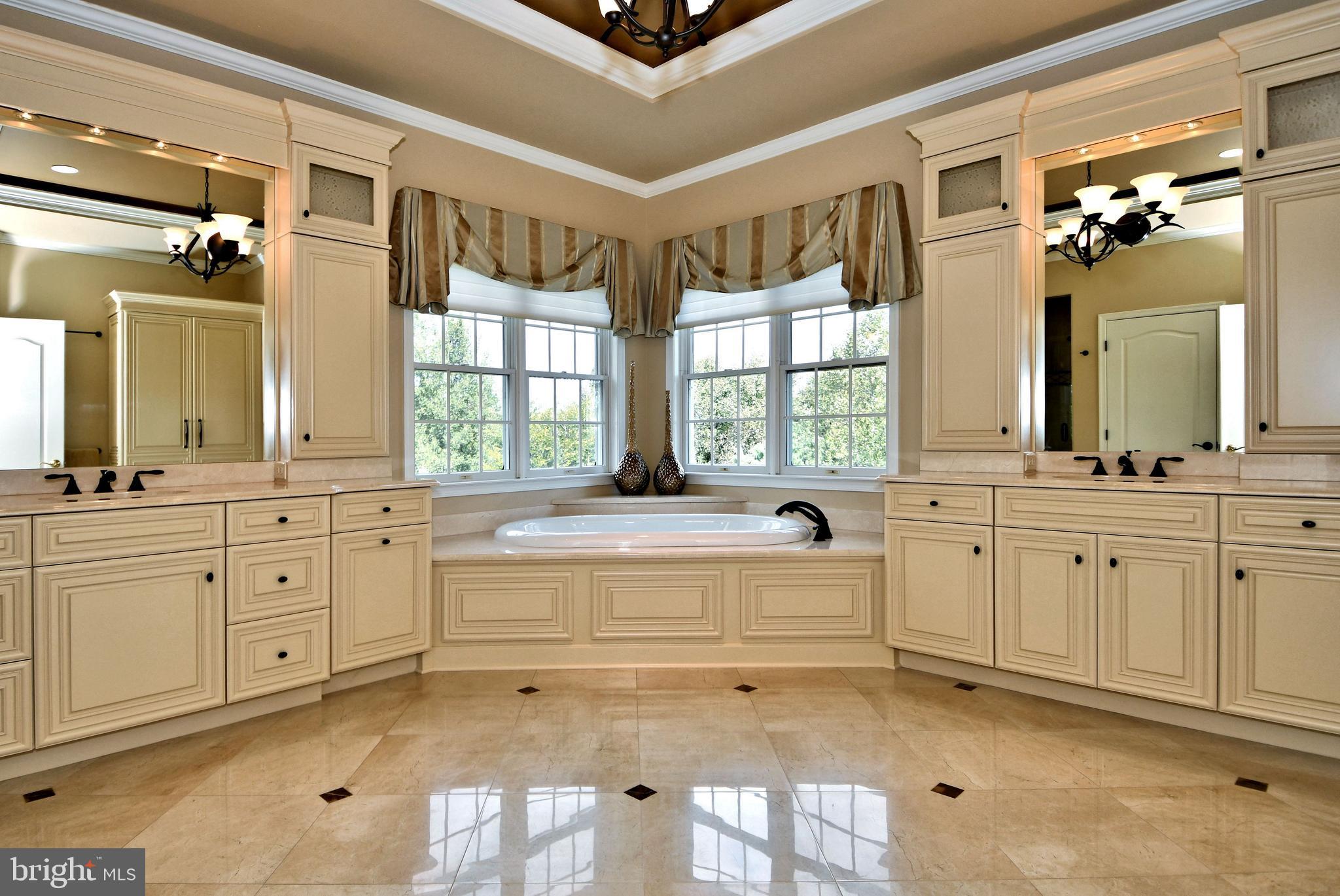 RIVER CROSSING - Residential