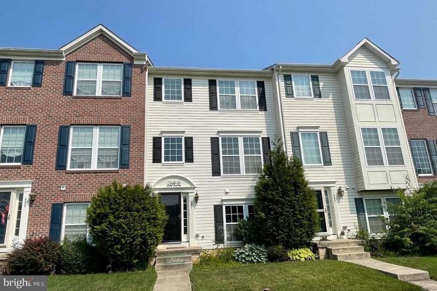 ***PROPERTY IS TENANT OCCUPIED AND CONVEYS WITH A 2 YEAR LEASE***
3 LEVEL GARAGE TOWNHOME IN HOLLYWOODS. 3 BEDROOMS/3.5 BATHS. KITCHEN OFFERS 42" CABINETS, GRANITE COUNTERS, ISLAND W/BREAKFAST BAR.  ATRUIM DOOR TO REAR DECK. PRIMARY BEDROOM W/VAULTED CEILING, WALK-IN CLOSET & EN SUITE.  2 CAR GARAGE.  SHOWS WELL. CONVENIENT LOCATION TO APG, RT 40 & I95, SHOPS, AND RESTAURANTS.