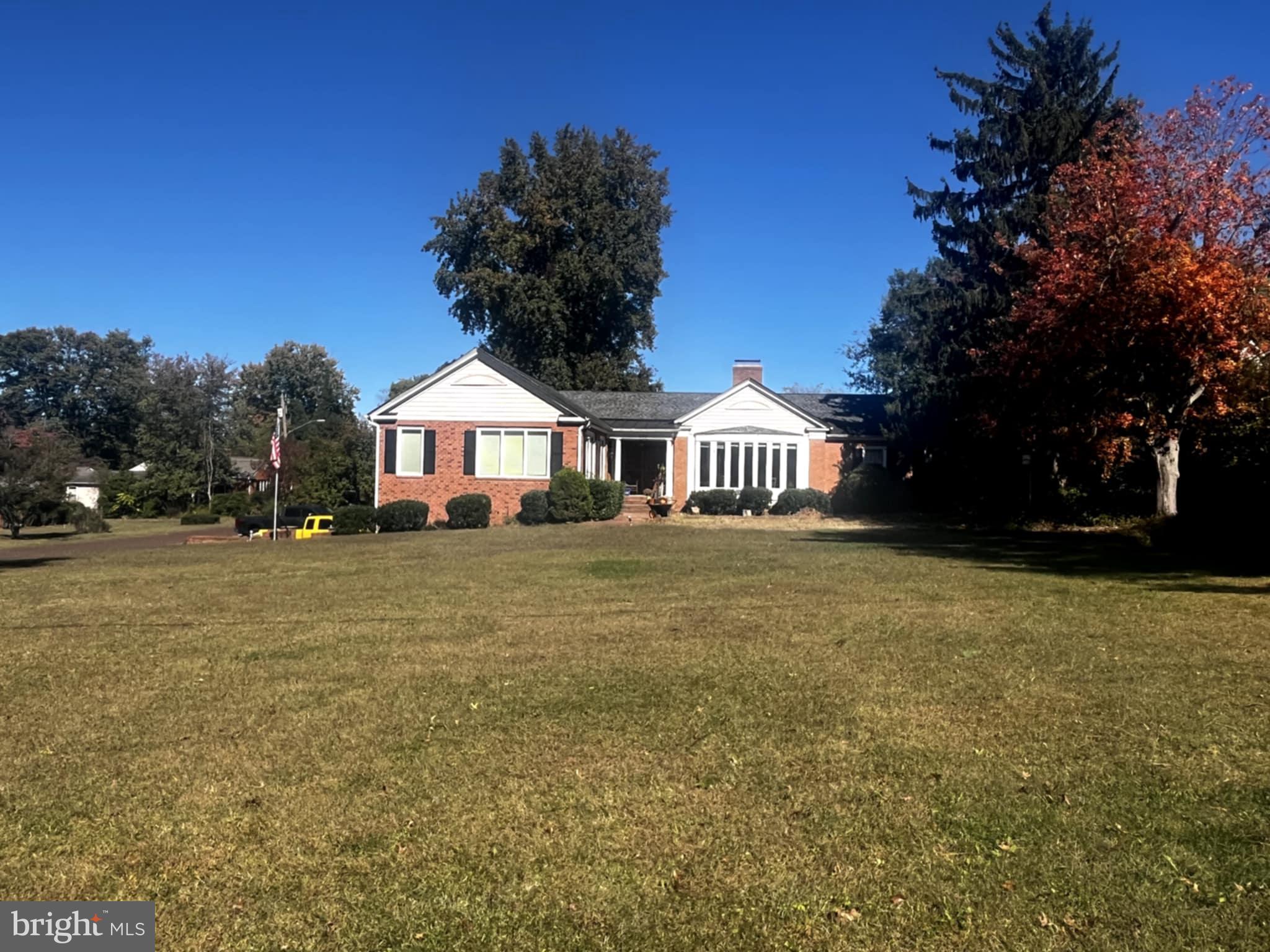 COUNTRY CLUB ESTATES - Residential