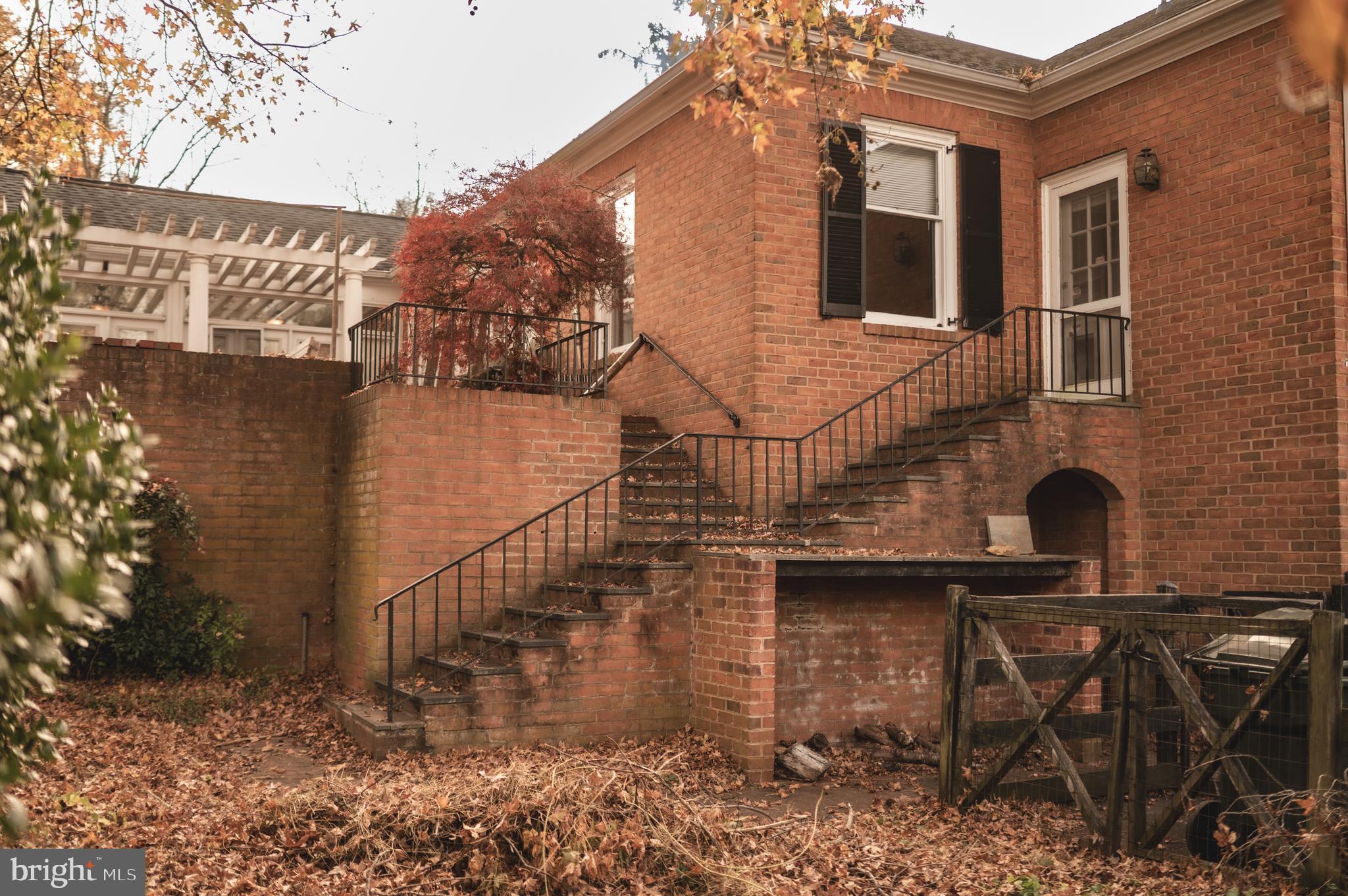 COUNTRY CLUB ESTATES - Residential