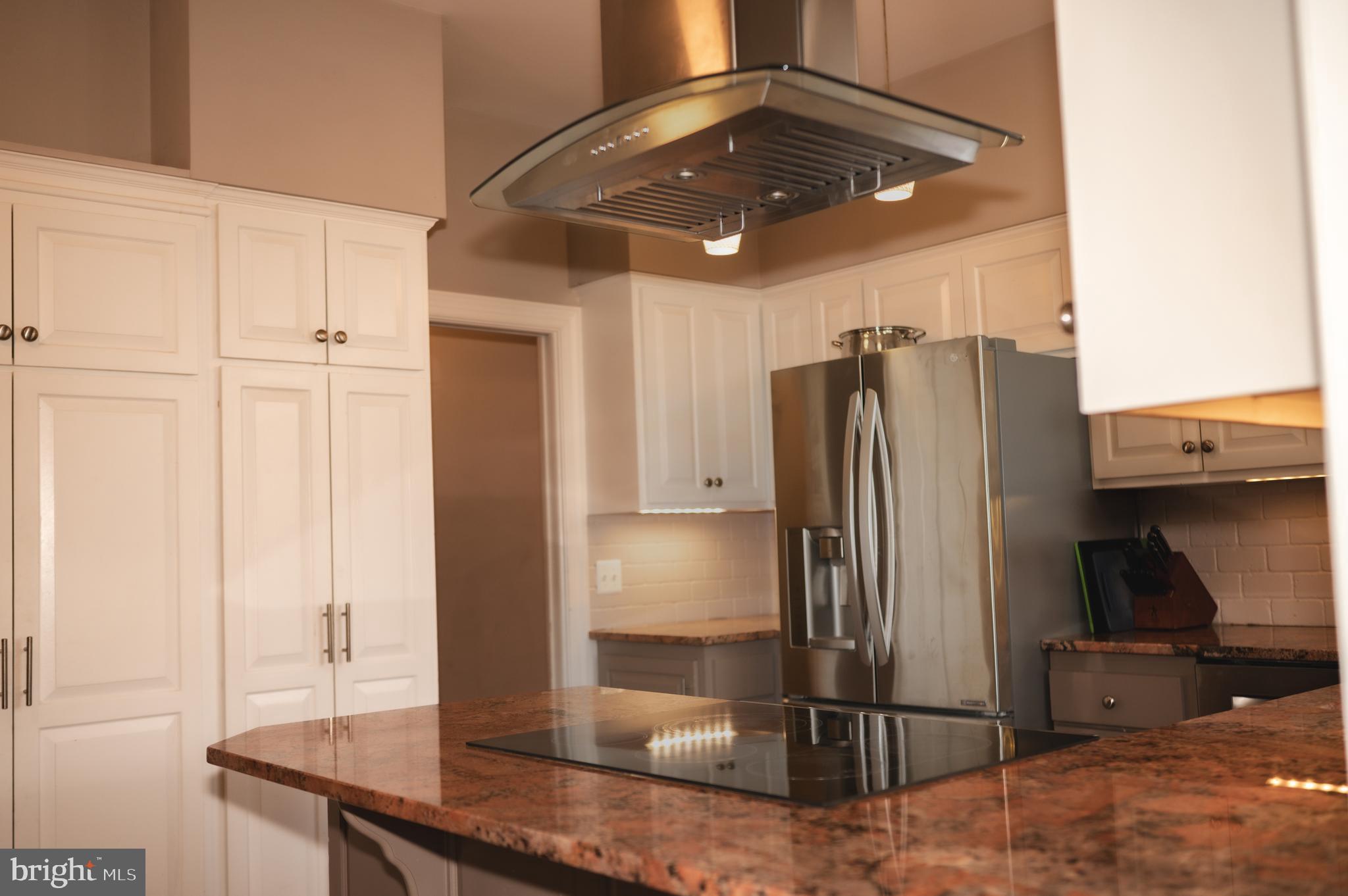 COUNTRY CLUB ESTATES - Residential