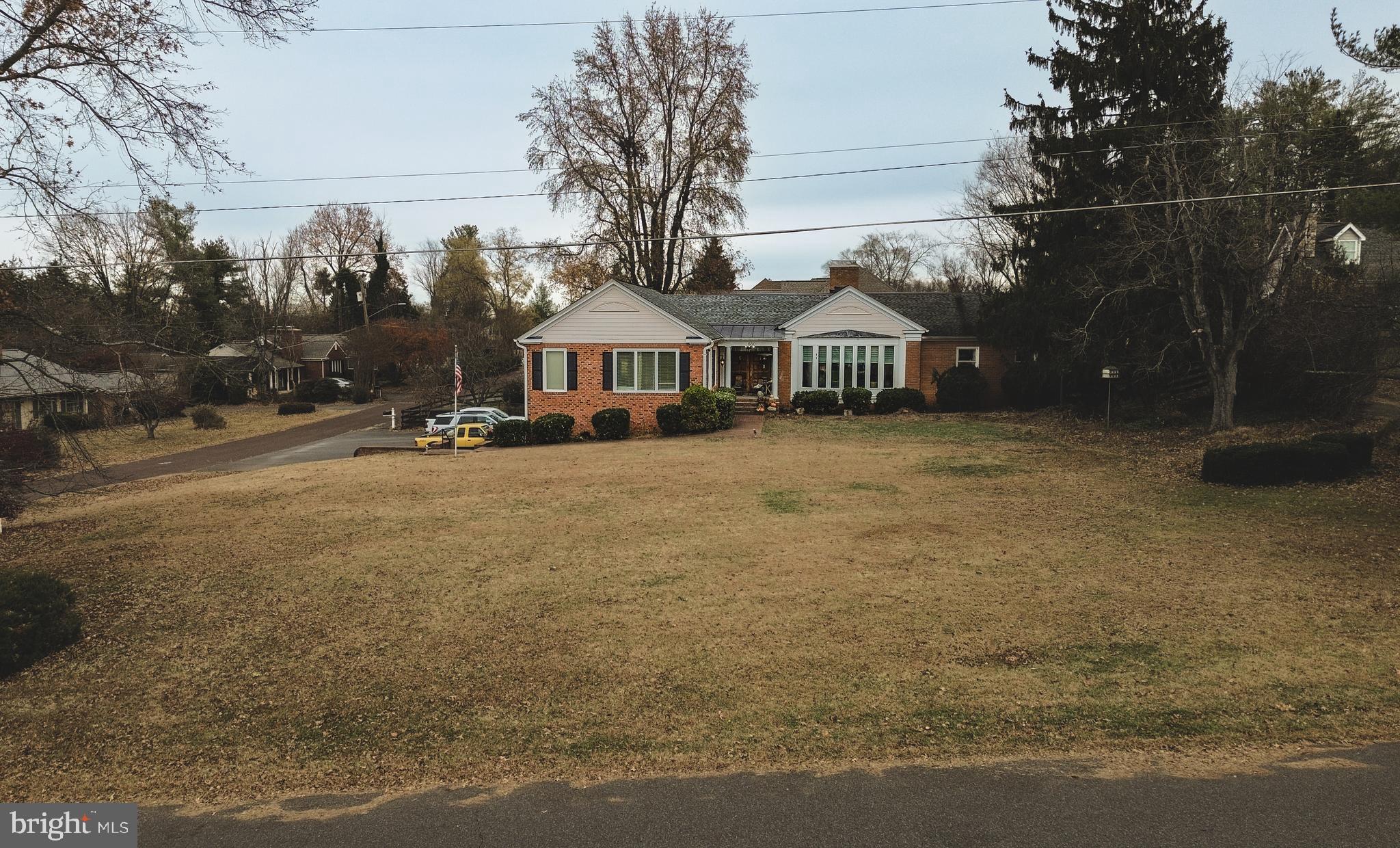 COUNTRY CLUB ESTATES - Residential