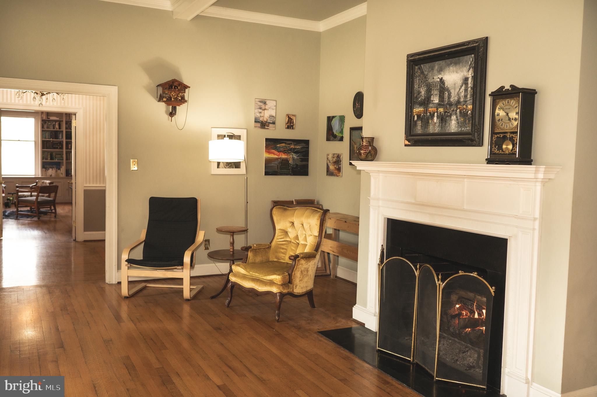 COUNTRY CLUB ESTATES - Residential